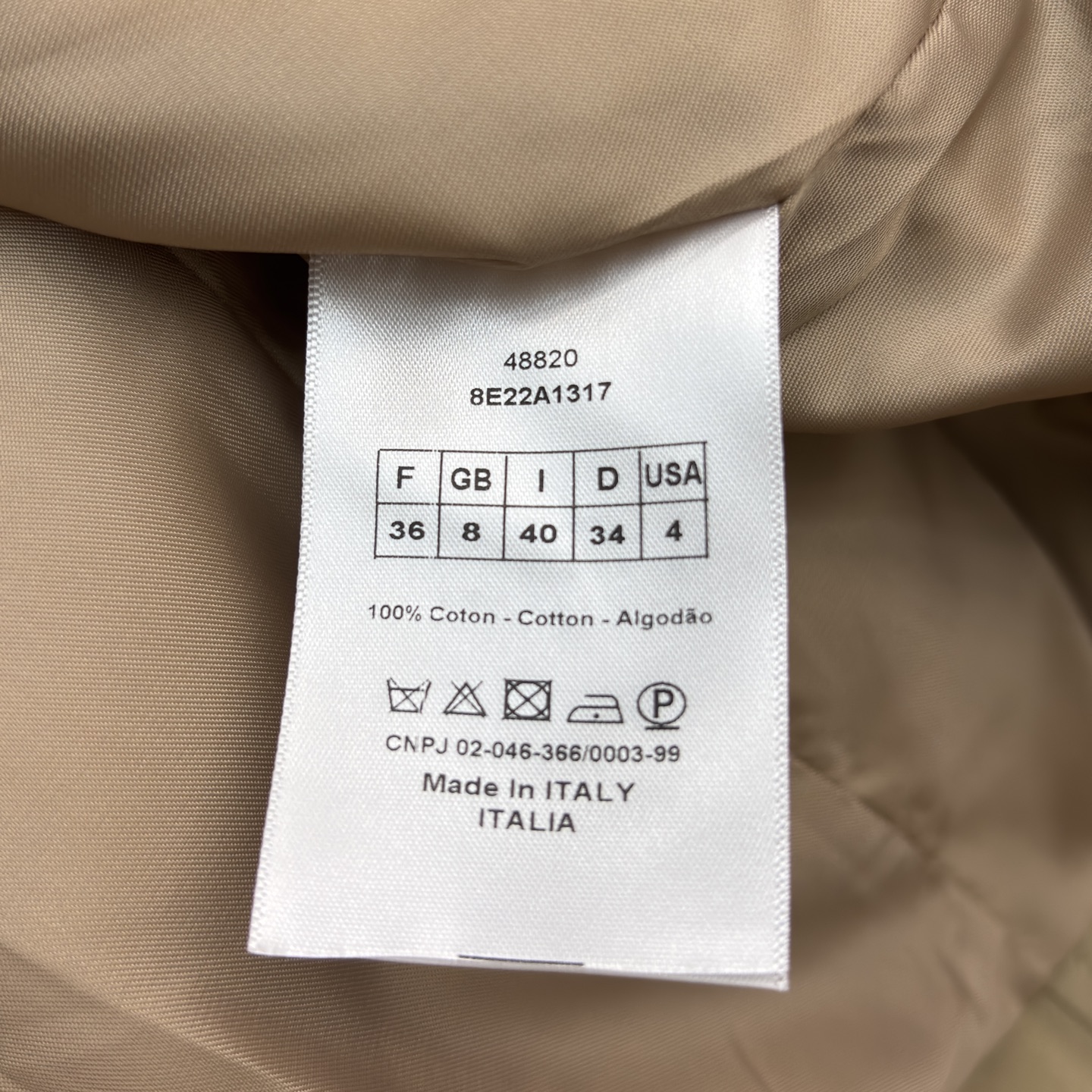 D家 25秋冬新款 短款风衣外套 经典款短版风衣设计 上身精致又干练得体 很少见到的短风衣 小个子也能轻