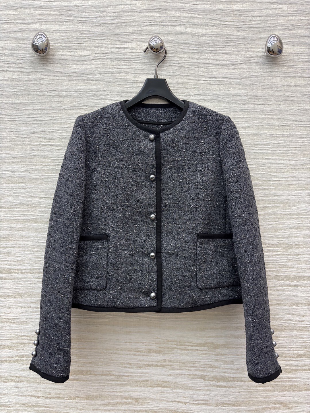 D家 25秋冬新款 圆领小香风小外套 经典圆领短款设计 手工纺粗花呢+闪银线 低调奢华感满满 经典CD珍