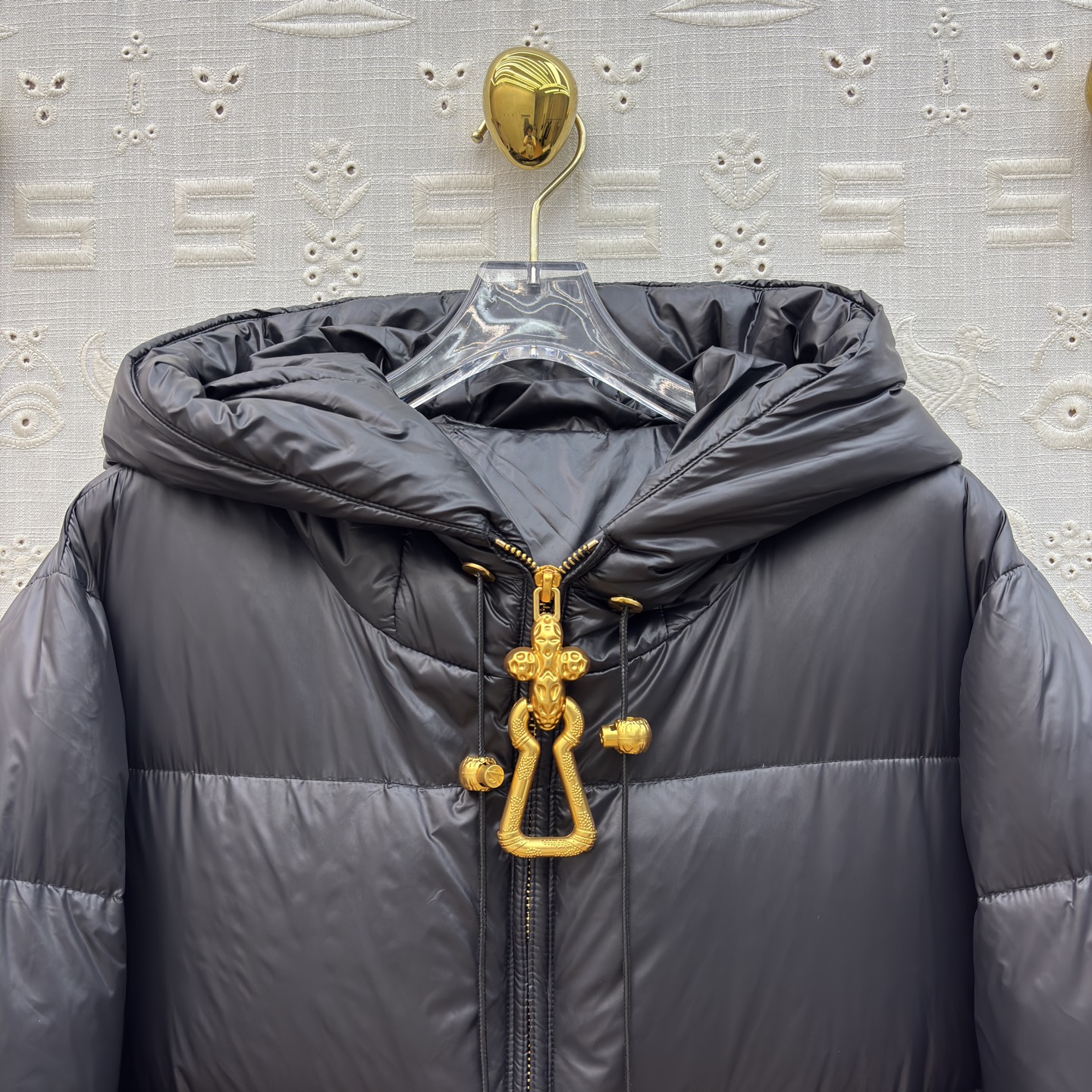 Sch25秋冬新款 异形扣长款连帽羽绒服 羽绒服中的经典爆款 冬季必备 定制 连帽长款羽绒服 采用不同压