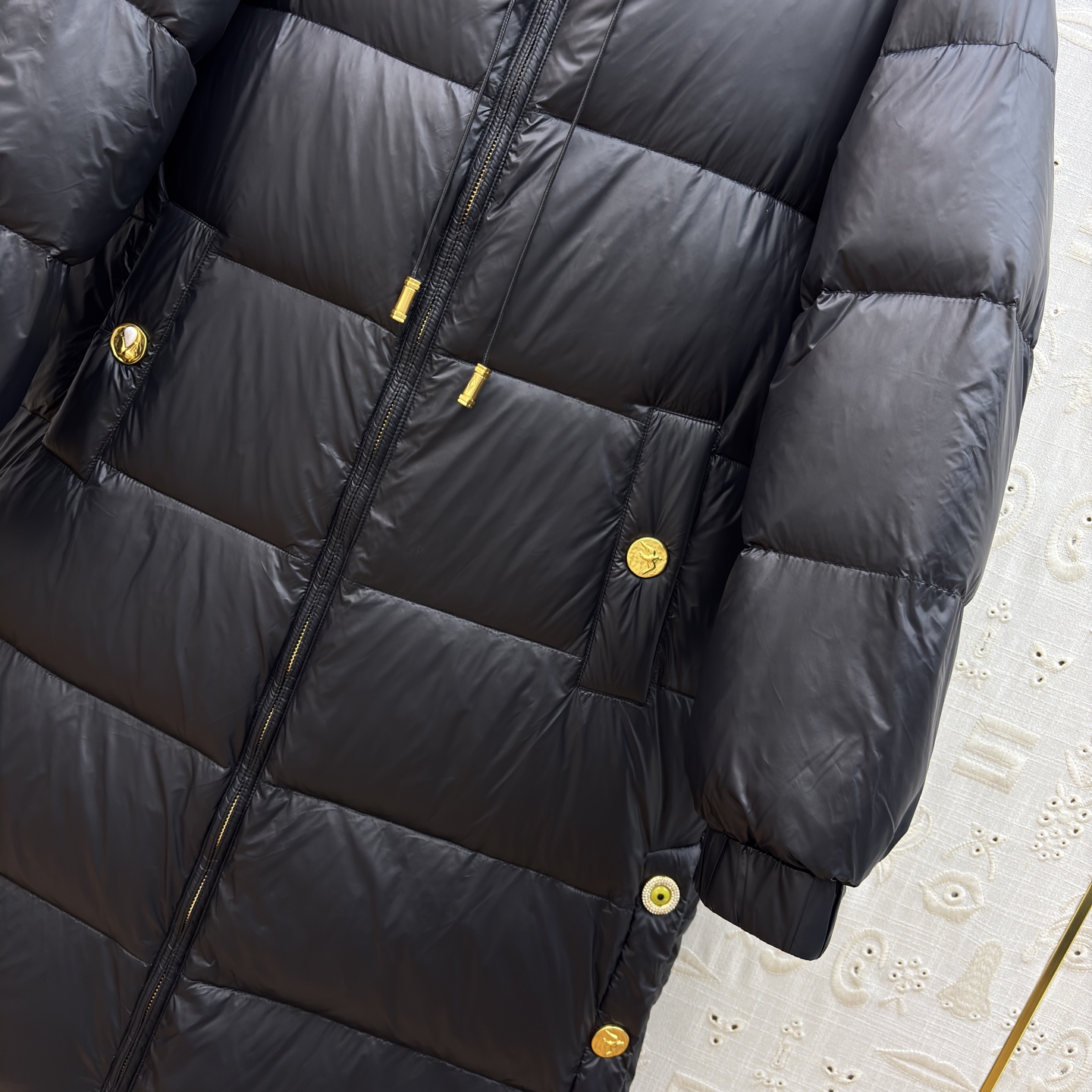 Sch25秋冬新款 异形扣长款连帽羽绒服 羽绒服中的经典爆款 冬季必备 定制 连帽长款羽绒服 采用不同压