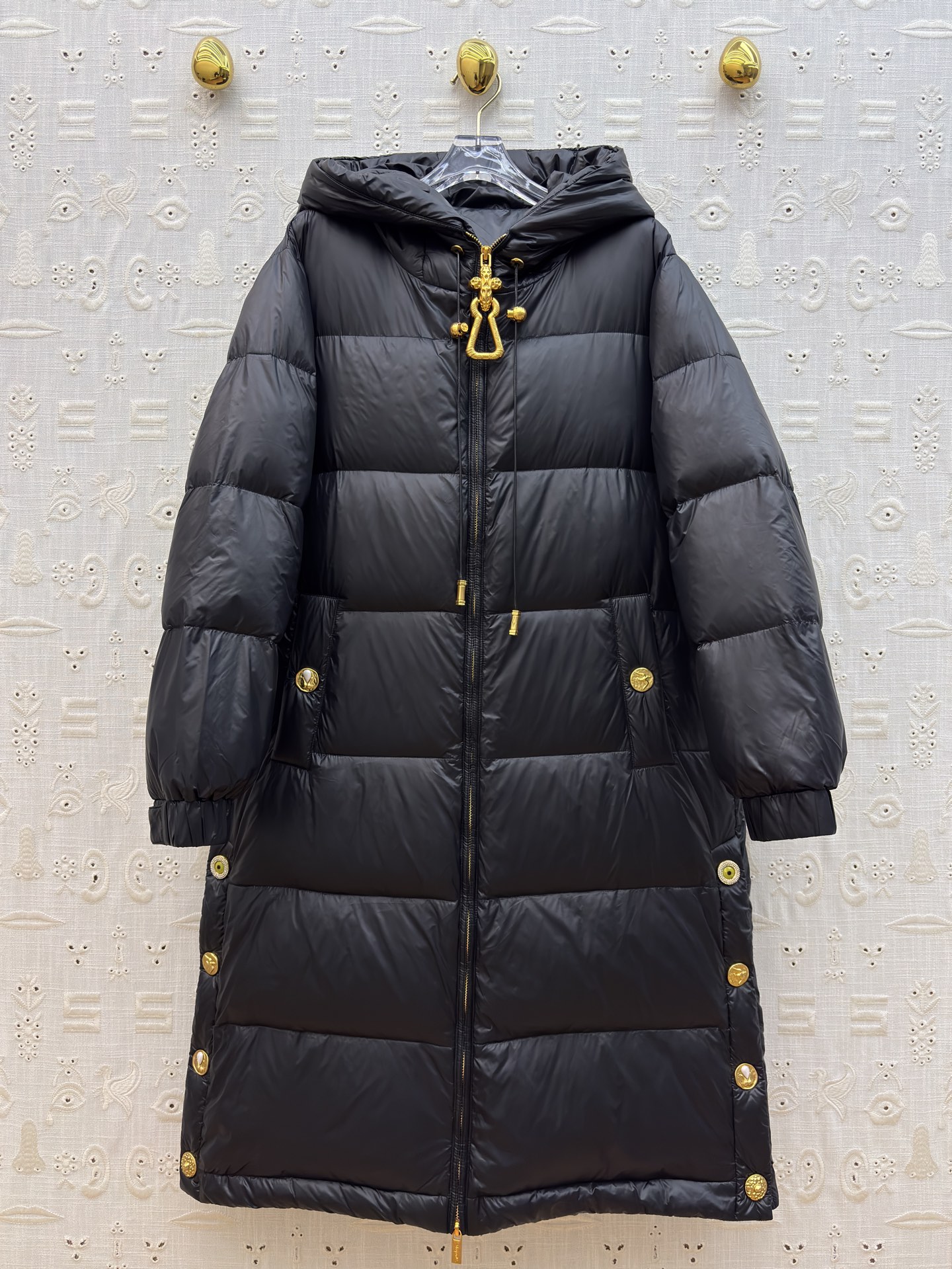 Sch25秋冬新款 异形扣长款连帽羽绒服 羽绒服中的经典爆款 冬季必备 定制 连帽长款羽绒服 采用不同压