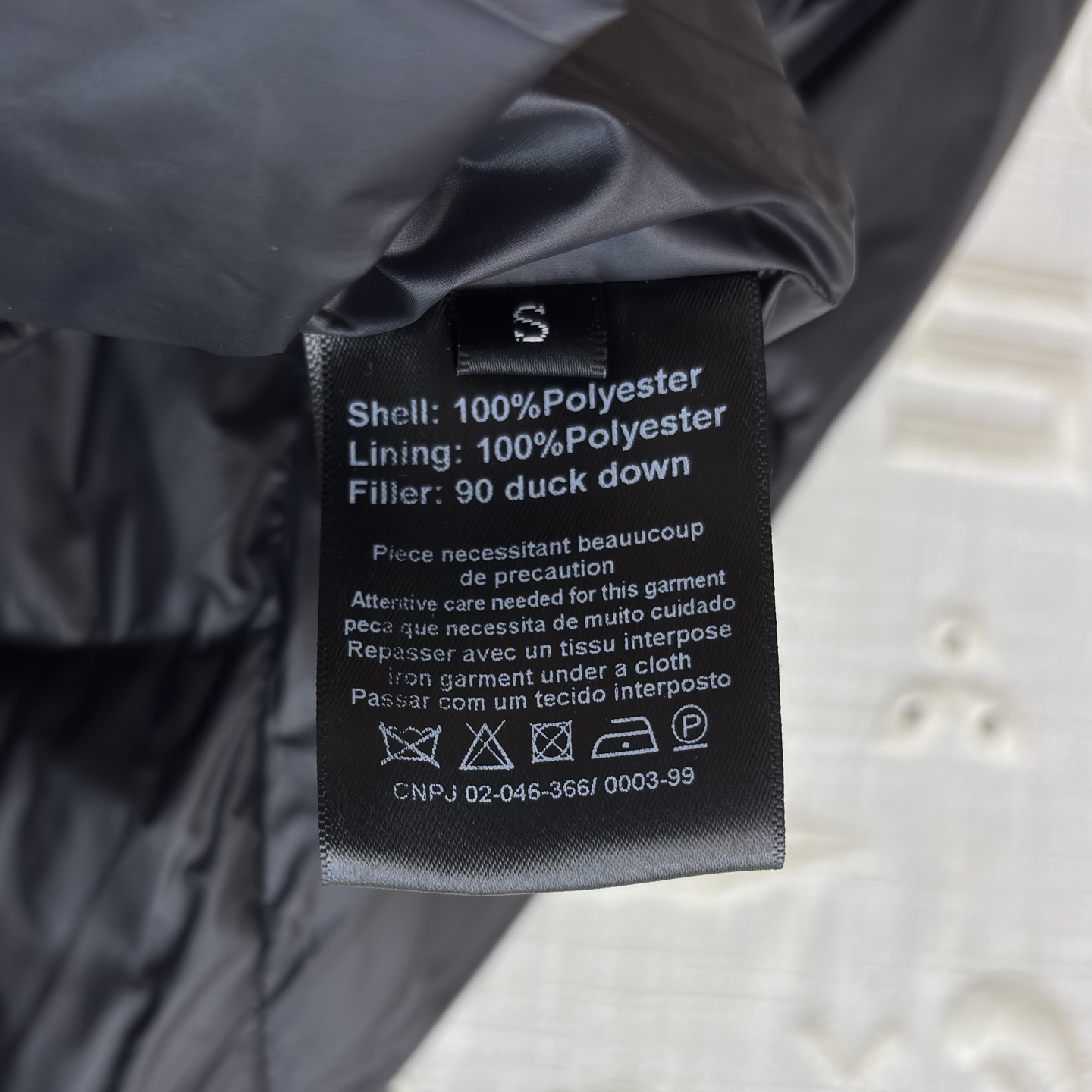 Sch25秋冬新款 异形扣长款连帽羽绒服 羽绒服中的经典爆款 冬季必备 定制 连帽长款羽绒服 采用不同压