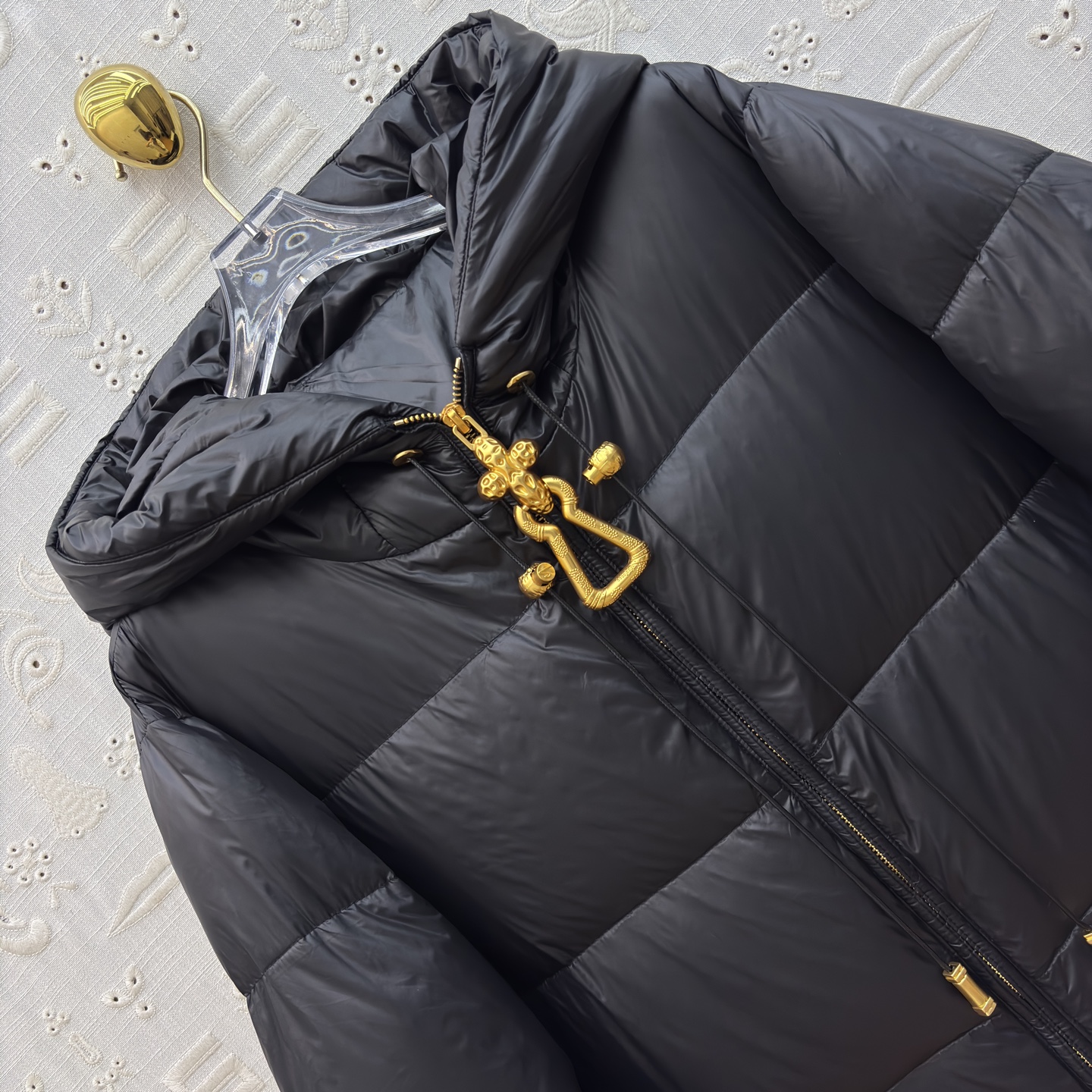 Sch25秋冬新款 异形扣长款连帽羽绒服 羽绒服中的经典爆款 冬季必备 定制 连帽长款羽绒服 采用不同压