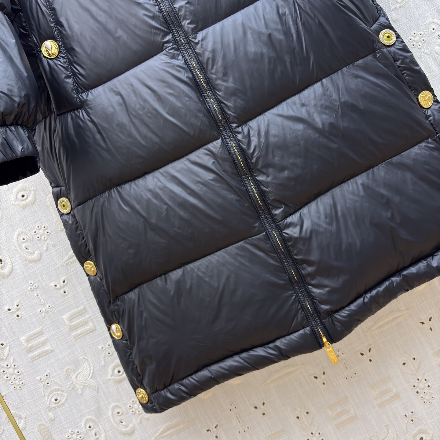 Sch25秋冬新款 异形扣长款连帽羽绒服 羽绒服中的经典爆款 冬季必备 定制 连帽长款羽绒服 采用不同压