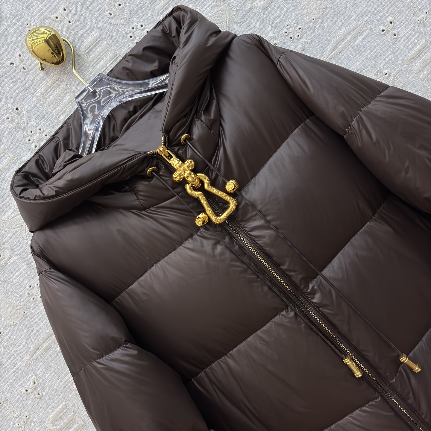 Sch25秋冬新款 异形扣长款连帽羽绒服 羽绒服中的经典爆款 冬季必备 定制 连帽长款羽绒服 采用不同压