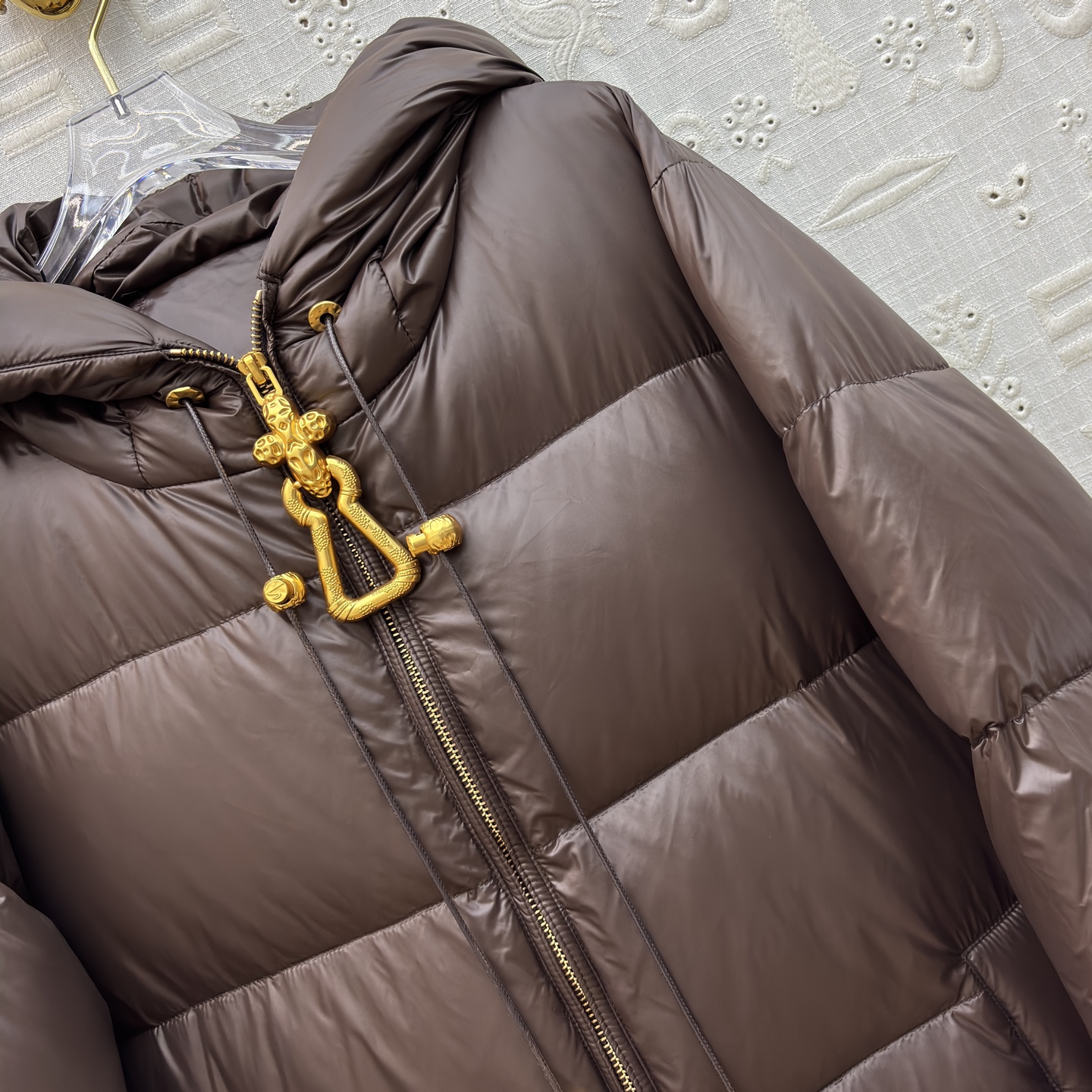 Sch25秋冬新款 异形扣长款连帽羽绒服 羽绒服中的经典爆款 冬季必备 定制 连帽长款羽绒服 采用不同压