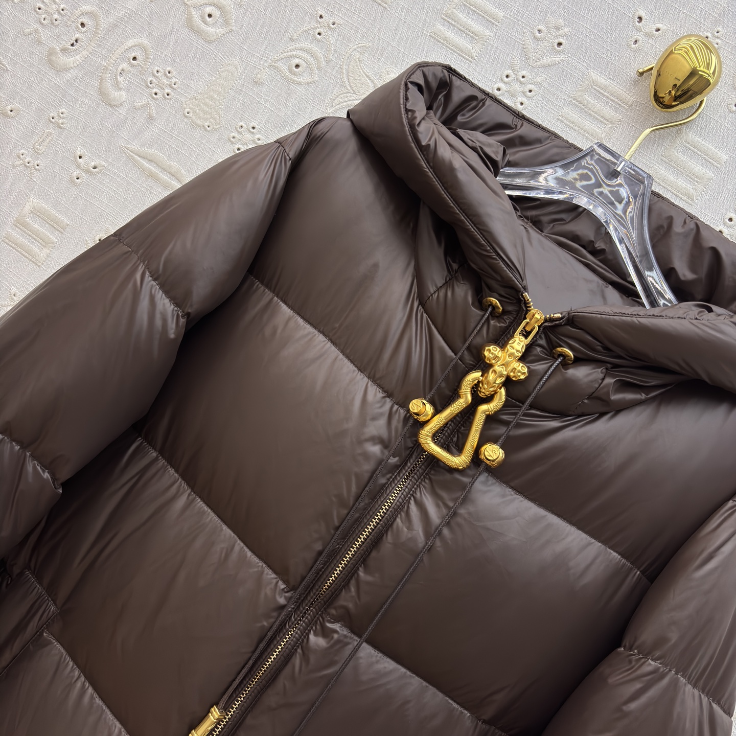 Sch25秋冬新款 异形扣长款连帽羽绒服 羽绒服中的经典爆款 冬季必备 定制 连帽长款羽绒服 采用不同压