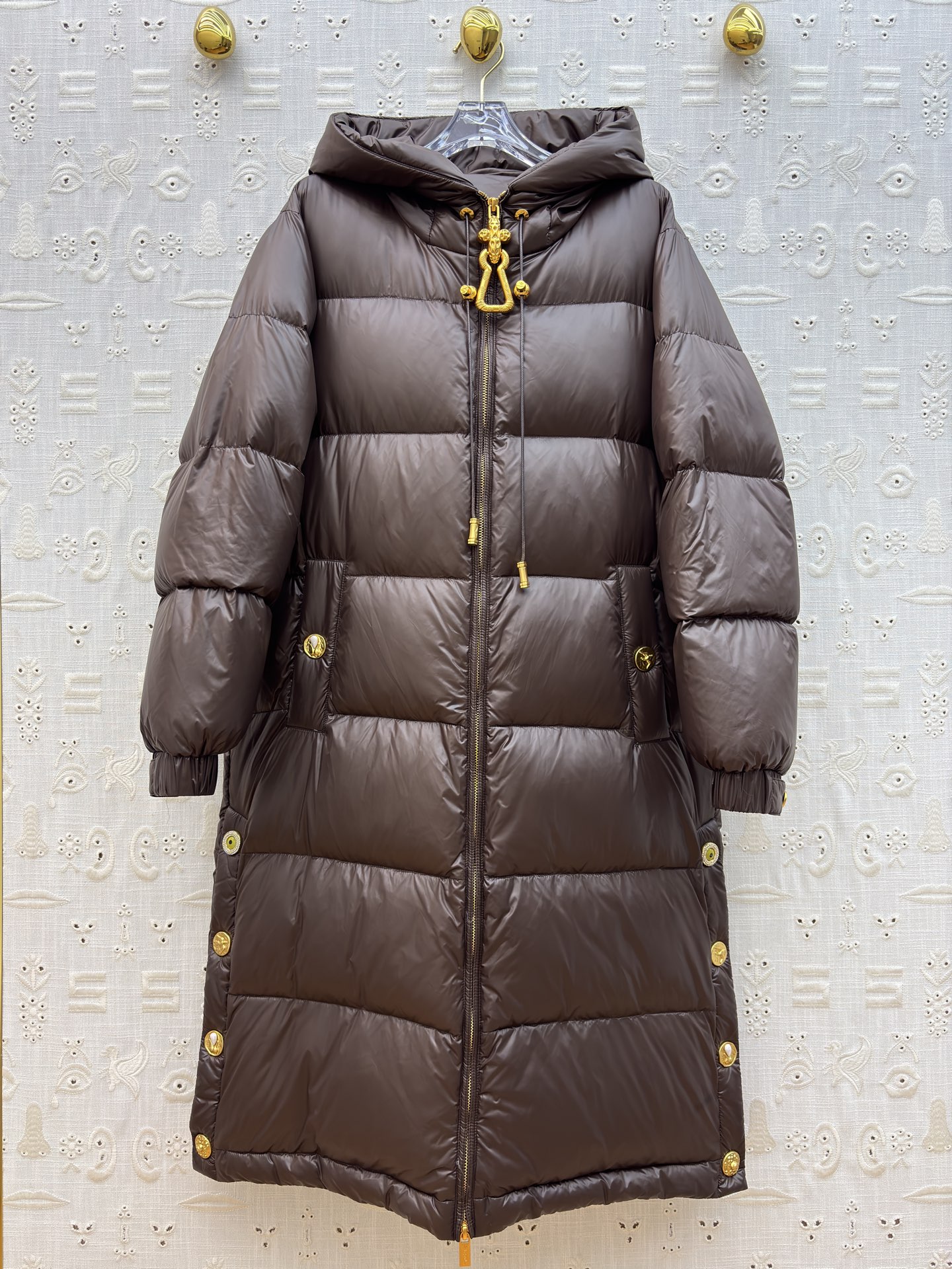 Sch25秋冬新款 异形扣长款连帽羽绒服 羽绒服中的经典爆款 冬季必备 定制 连帽长款羽绒服 采用不同压