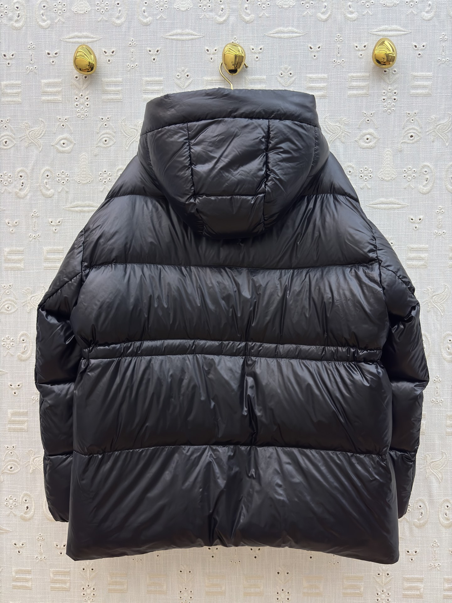 Sch家 25秋冬新款 异形扣连帽收腰羽绒服 修身剪裁凸显这款羽绒服的气质 蓬松毫无臃肿感 轻盈利落 异