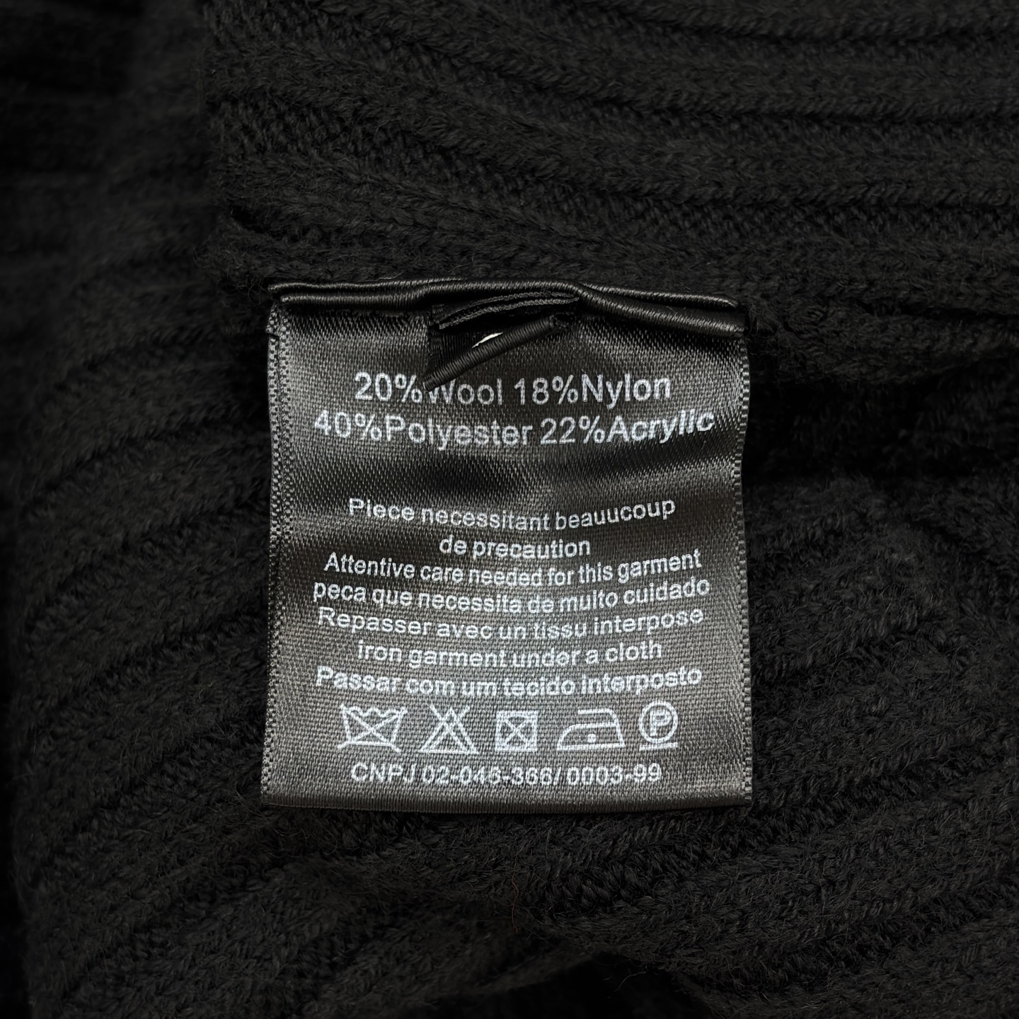 Sch 25秋冬 坑条毛衣 后背金属系带设计暗藏小心机 复古色调显白又高级 绑带细节让简约款瞬间时髦 秋