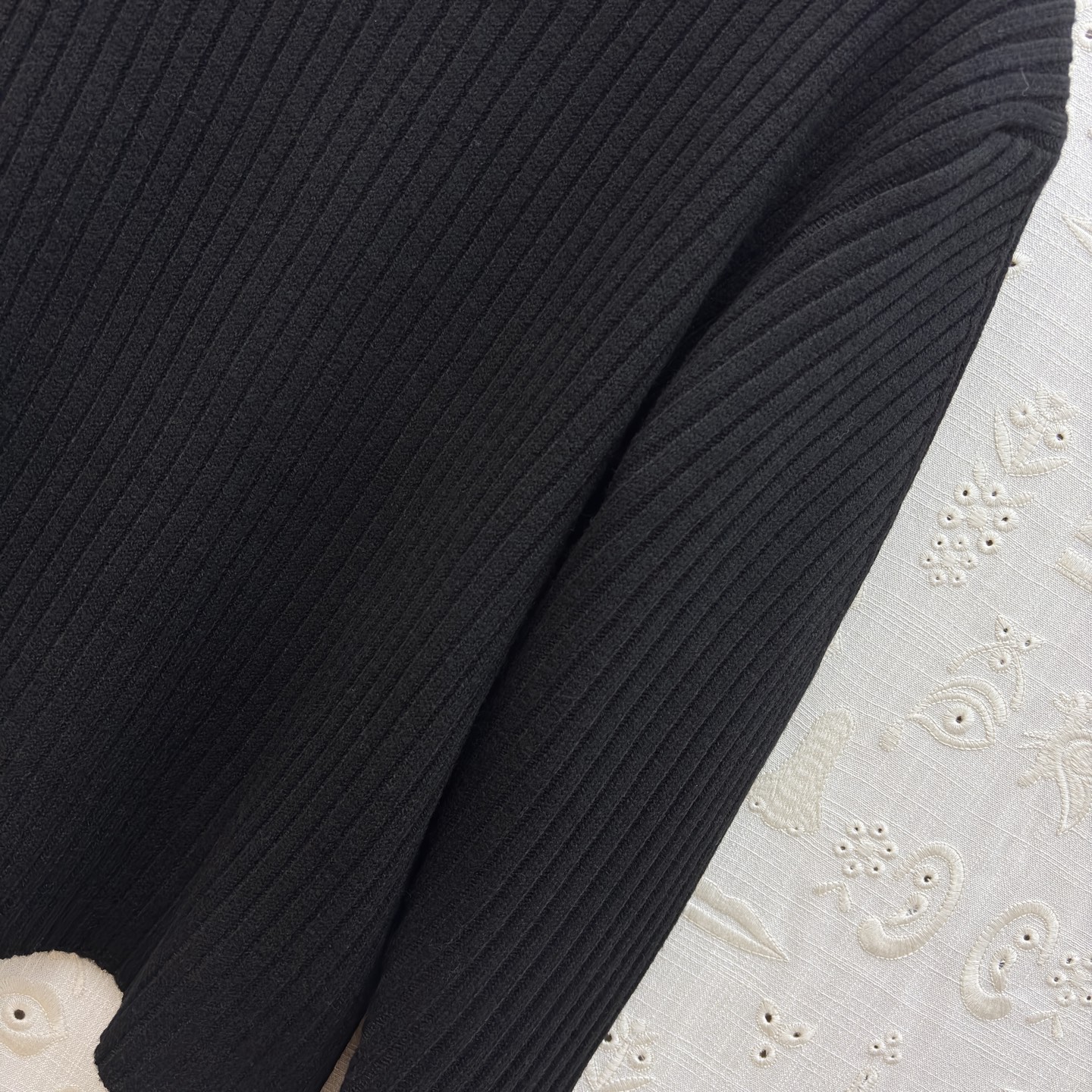 Sch 25秋冬 坑条毛衣 后背金属系带设计暗藏小心机 复古色调显白又高级 绑带细节让简约款瞬间时髦 秋