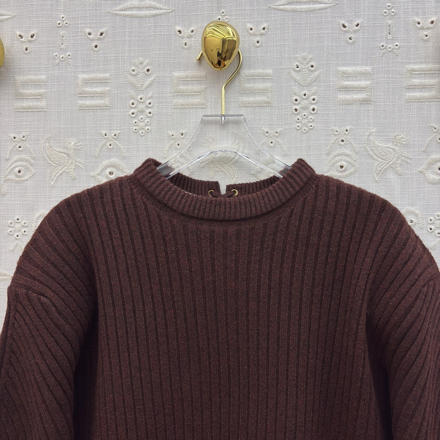 Sch 25秋冬 坑条毛衣 后背金属系带设计暗藏小心机 复古色调显白又高级 绑带细节让简约款瞬间时髦 秋