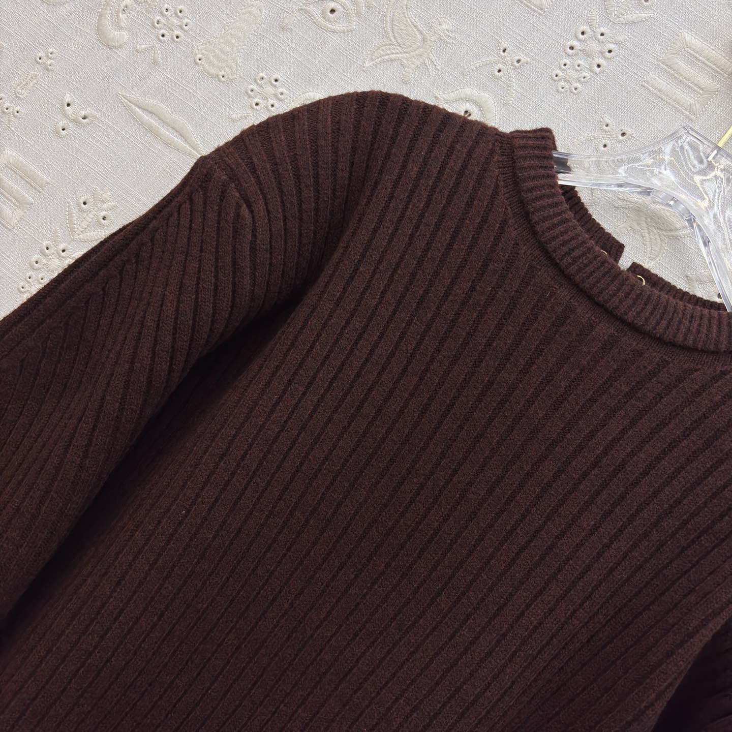 Sch 25秋冬 坑条毛衣 后背金属系带设计暗藏小心机 复古色调显白又高级 绑带细节让简约款瞬间时髦 秋