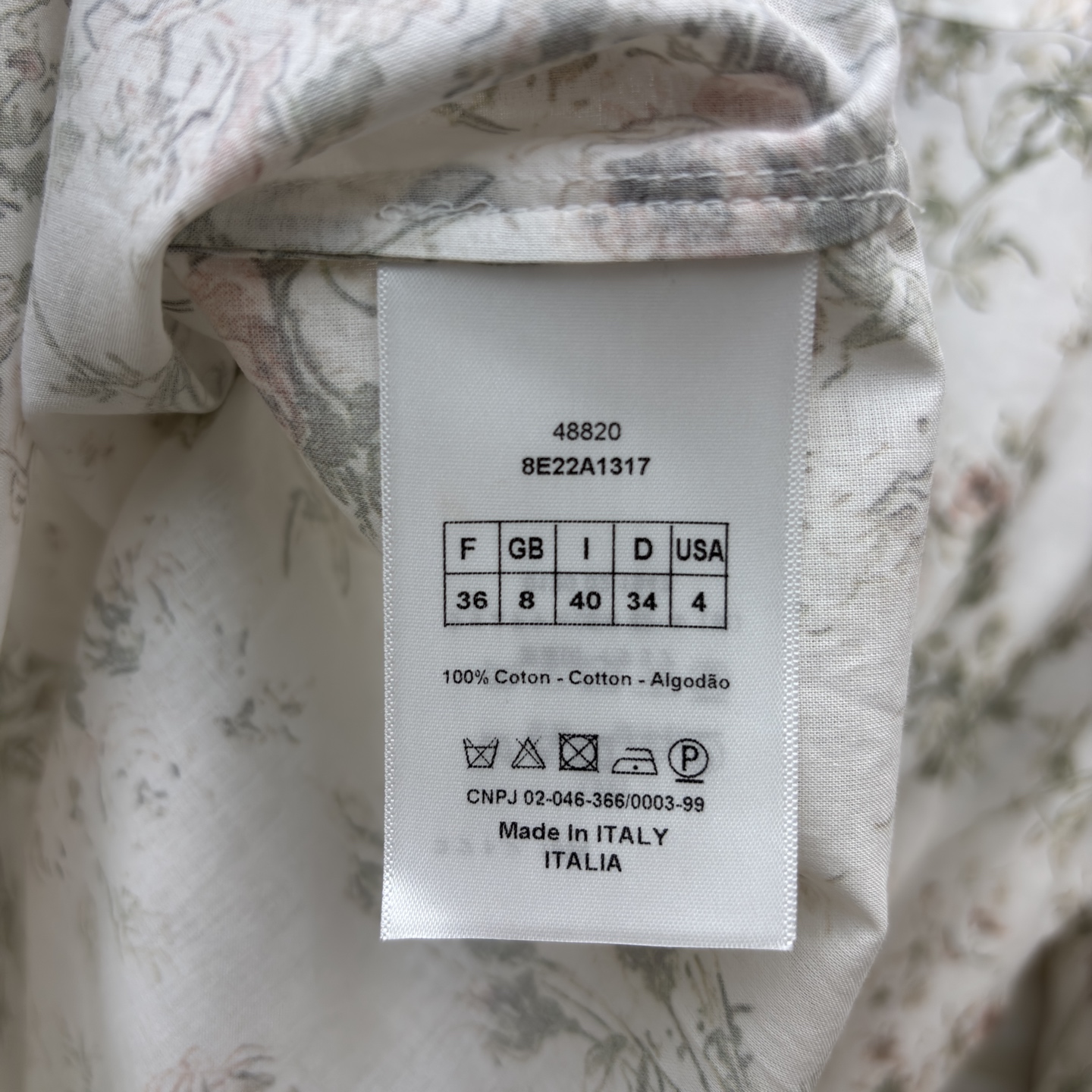 D家 碎花衬衫➕半裙 太会拿捏春日氛围了！搭配同系列半裙 松弛又显气质 清新又不艳俗 甜而不腻的活泼感直