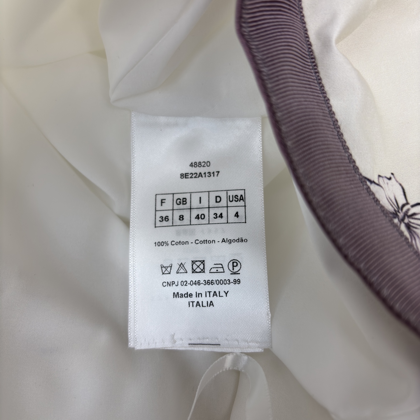 D家 蝴蝶印花半裙 自带温柔滤镜的蝴蝶印花半裙来啦 浅色系底衬水墨感花卉蝴蝶图案 清冷又灵动 大裙摆垂坠