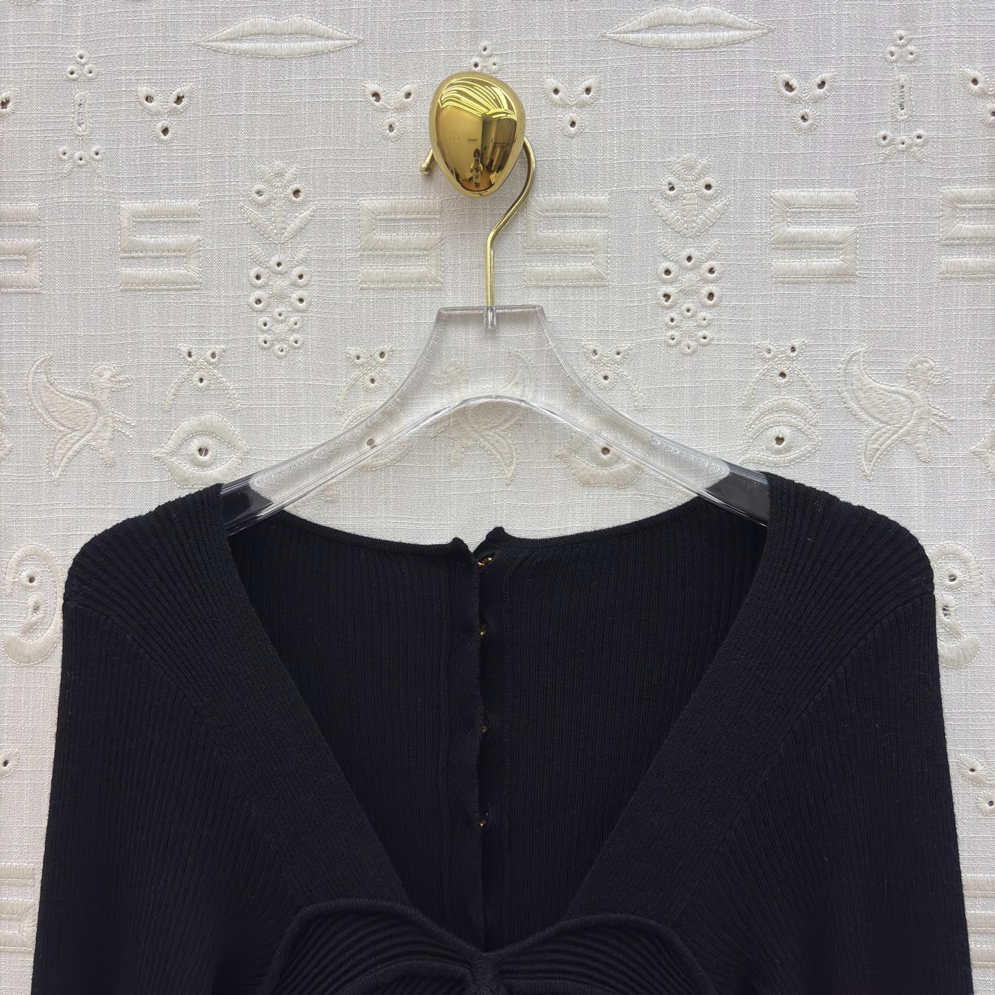 Sch 26新款 异形金属扣针织连衣裙太戳审美啦 V领+立体胸围结 温柔又带点小精致~干修身款把曲线裹得