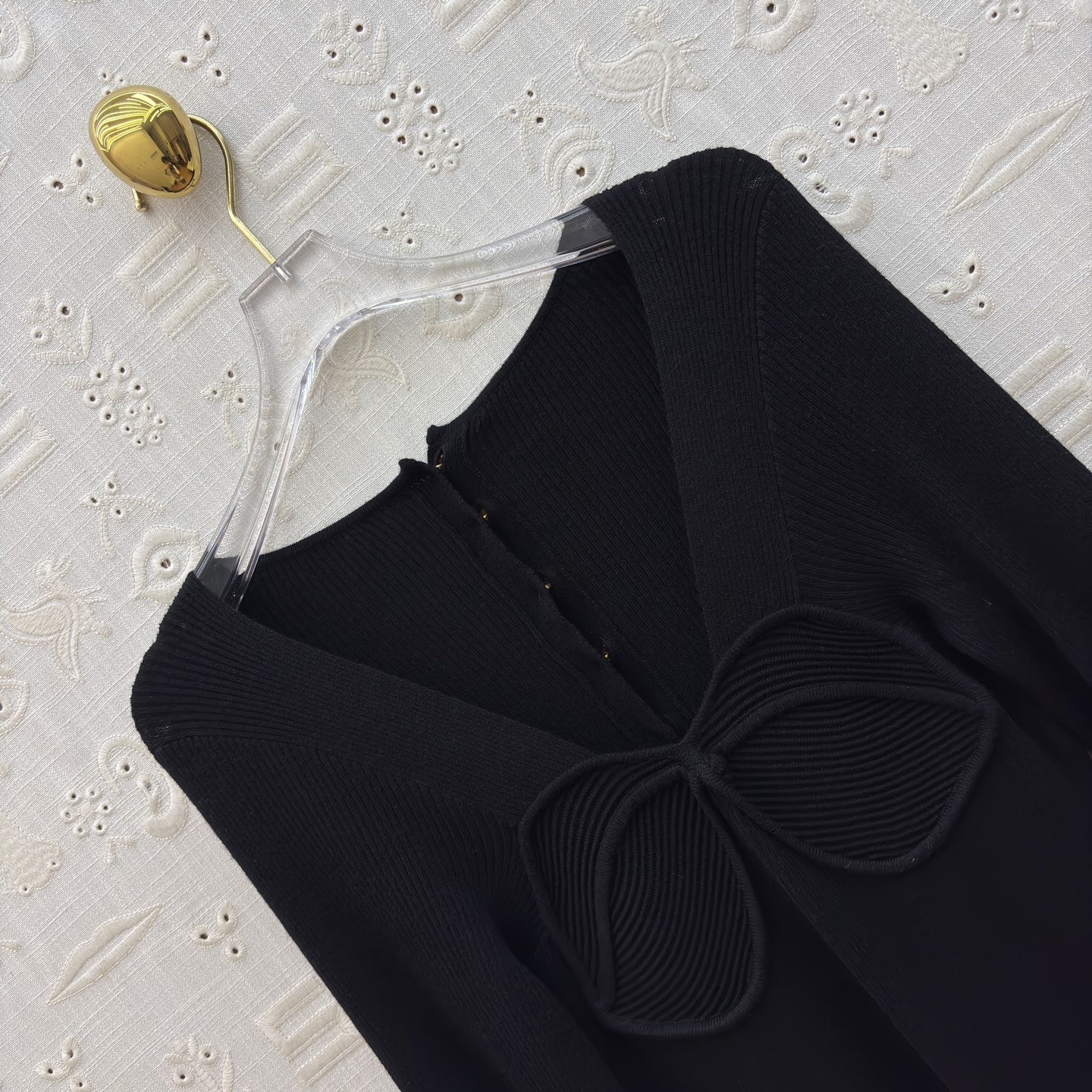 Sch 26新款 异形金属扣针织连衣裙太戳审美啦 V领+立体胸围结 温柔又带点小精致~干修身款把曲线裹得