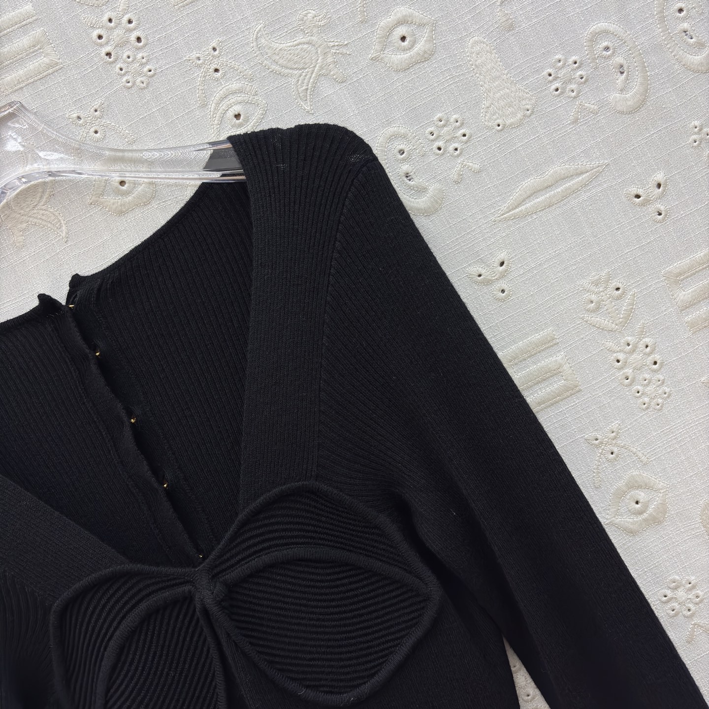 Sch 26新款 异形金属扣针织连衣裙太戳审美啦 V领+立体胸围结 温柔又带点小精致~干修身款把曲线裹得