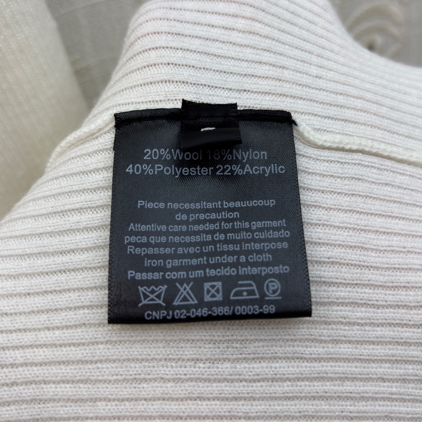 Sch 26新款 异形金属扣针织连衣裙太戳审美啦 V领+立体胸围结 温柔又带点小精致~干修身款把曲线裹得