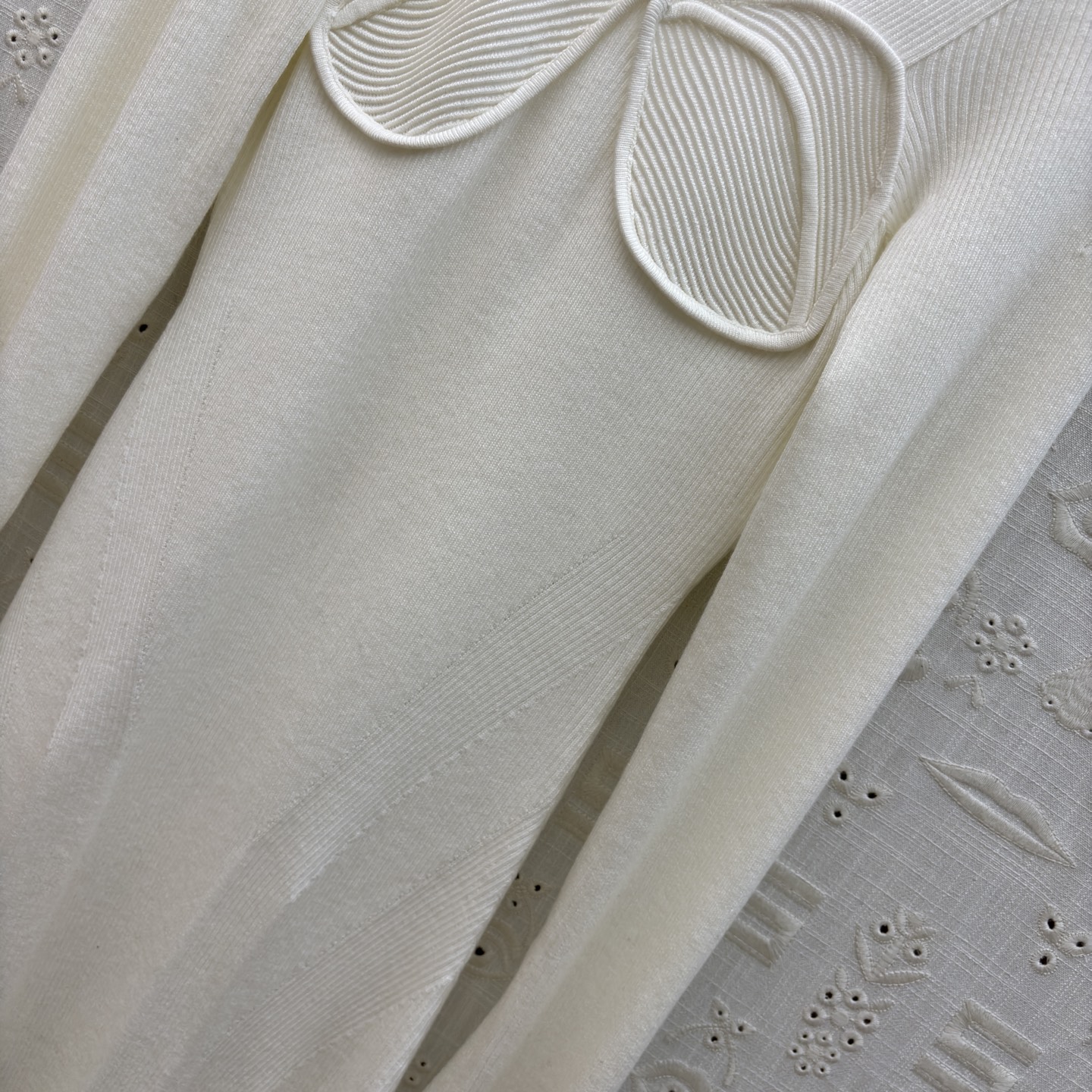 Sch 26新款 异形金属扣针织连衣裙太戳审美啦 V领+立体胸围结 温柔又带点小精致~干修身款把曲线裹得