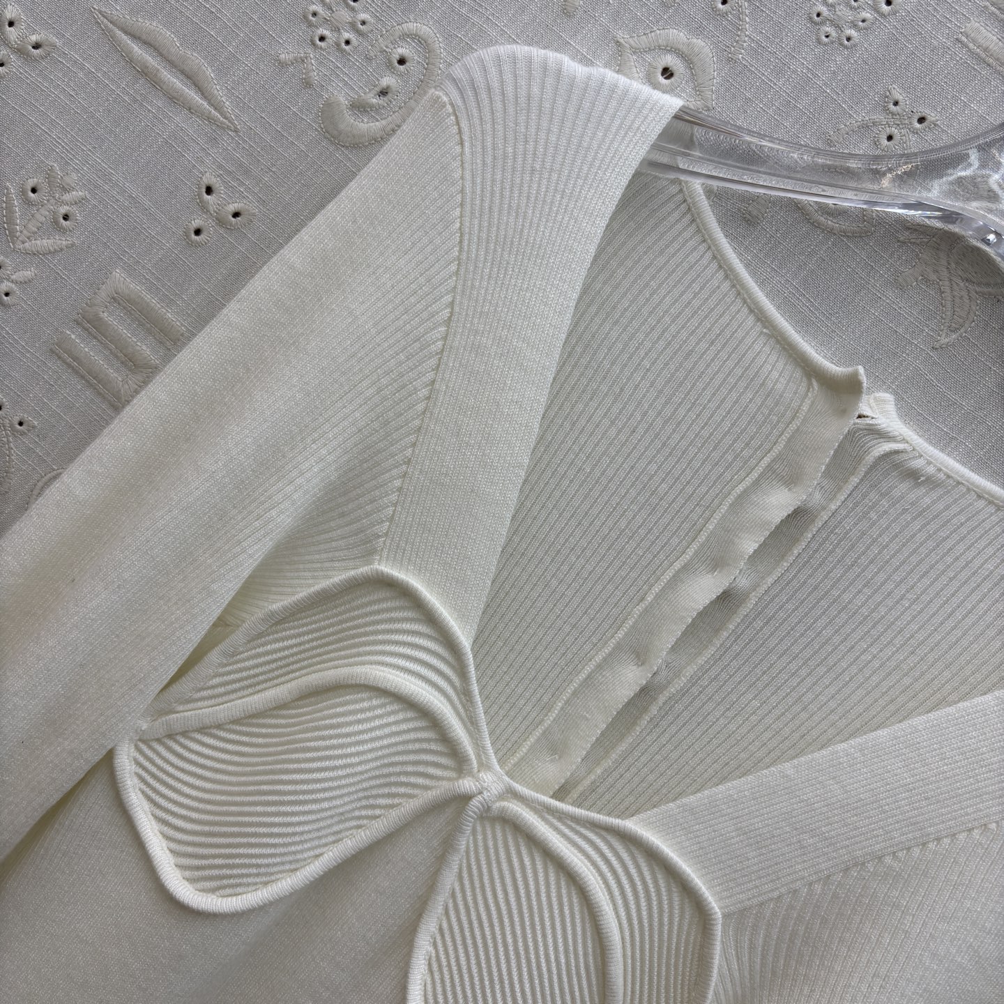 Sch 26新款 异形金属扣针织连衣裙太戳审美啦 V领+立体胸围结 温柔又带点小精致~干修身款把曲线裹得