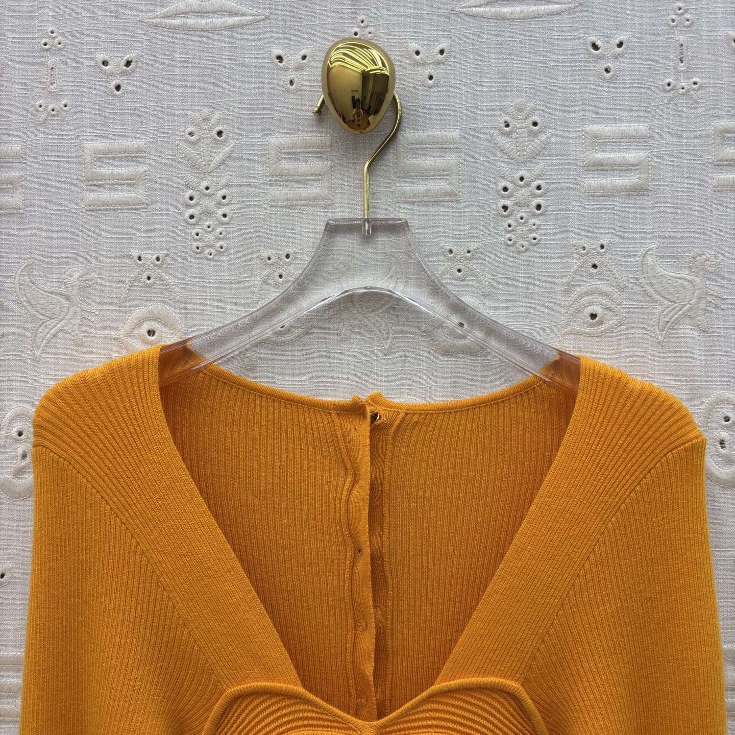 Sch 26新款 异形金属扣针织连衣裙太戳审美啦 V领+立体胸围结 温柔又带点小精致~干修身款把曲线裹得