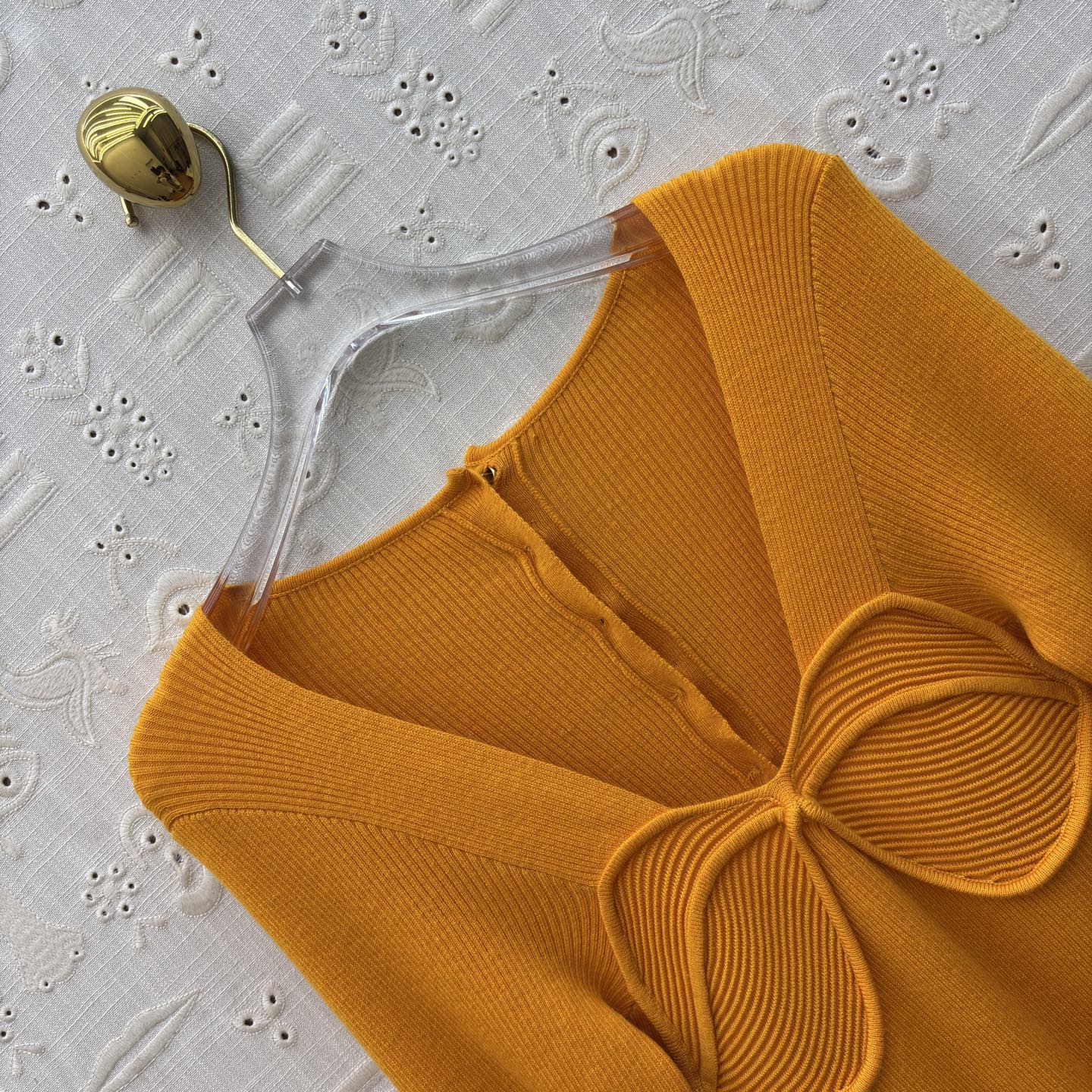 Sch 26新款 异形金属扣针织连衣裙太戳审美啦 V领+立体胸围结 温柔又带点小精致~干修身款把曲线裹得