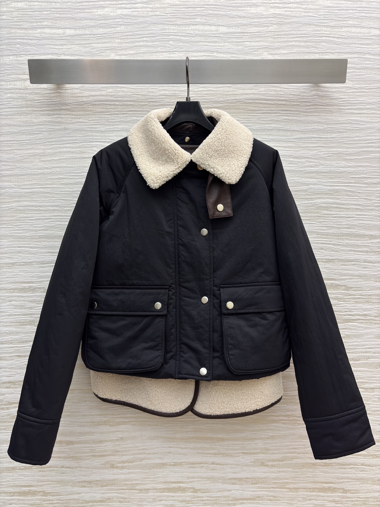 Low翻领两件套外套 秋冬战袍锁定这件！两件套太懂氛围感了 酒红复古显白 黑色经典百搭 羊羔毛领搭配内胆