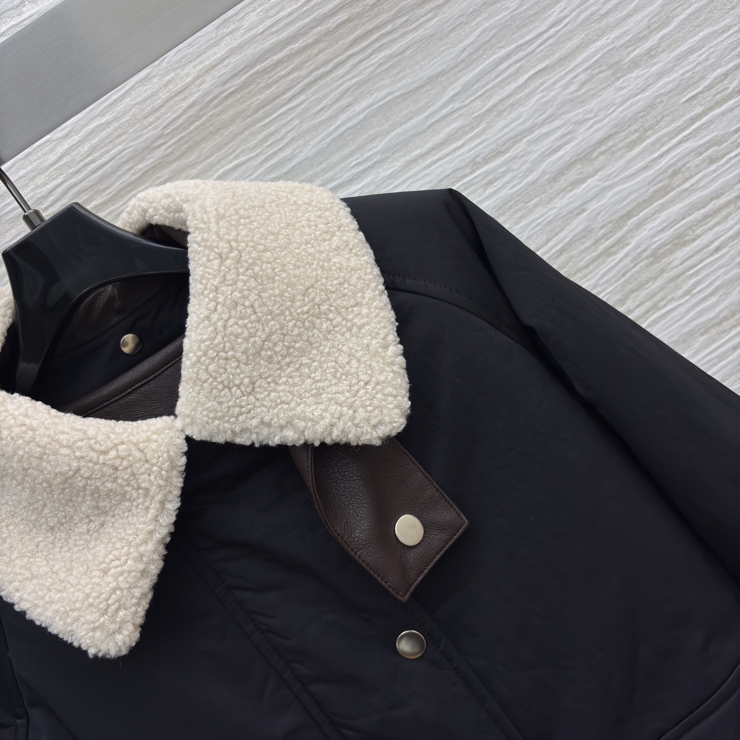 Low翻领两件套外套 秋冬战袍锁定这件！两件套太懂氛围感了 酒红复古显白 黑色经典百搭 羊羔毛领搭配内胆