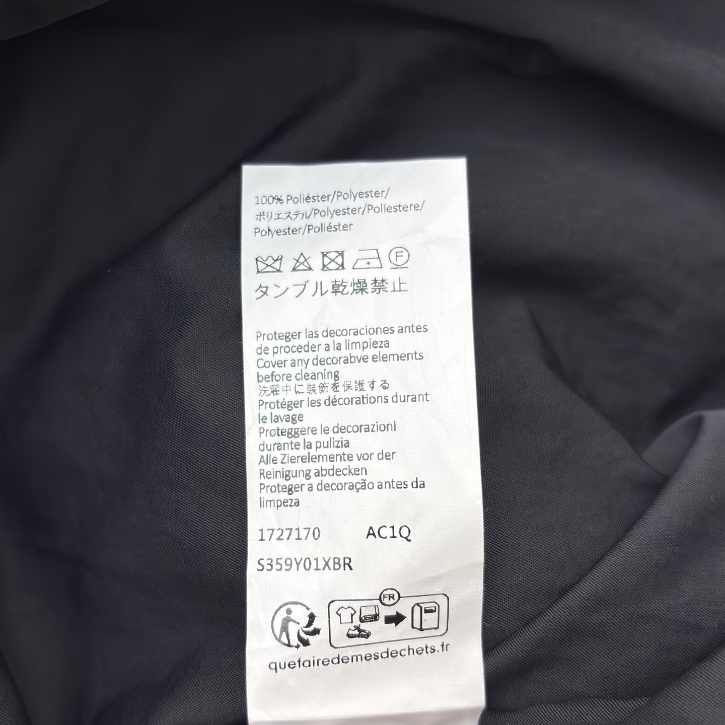 Low翻领两件套马甲 这波秋冬马甲直接拿捏氛围感 两件套设计太会了 羊羔毛领暖乎乎的 外搭防风面料 内搭