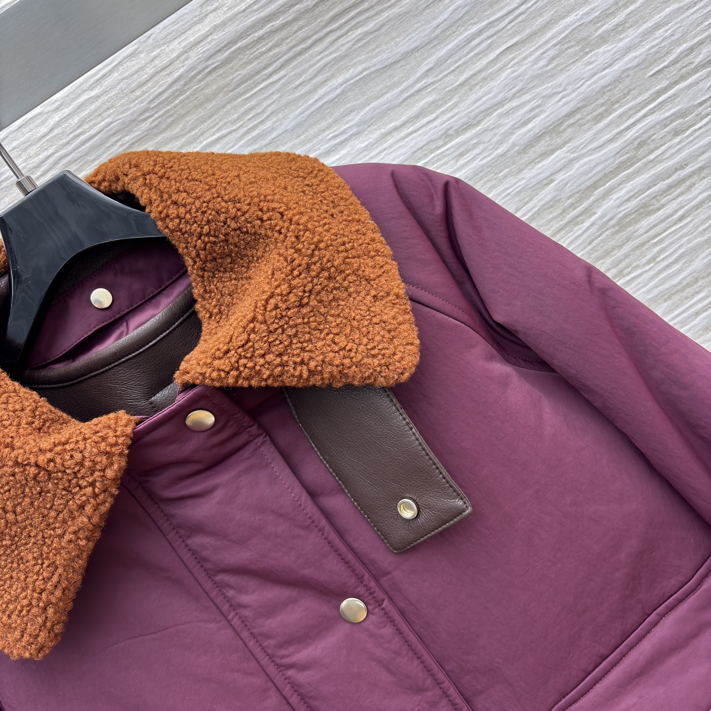 Low翻领两件套外套 秋冬战袍锁定这件！两件套太懂氛围感了 酒红复古显白 黑色经典百搭 羊羔毛领搭配内胆