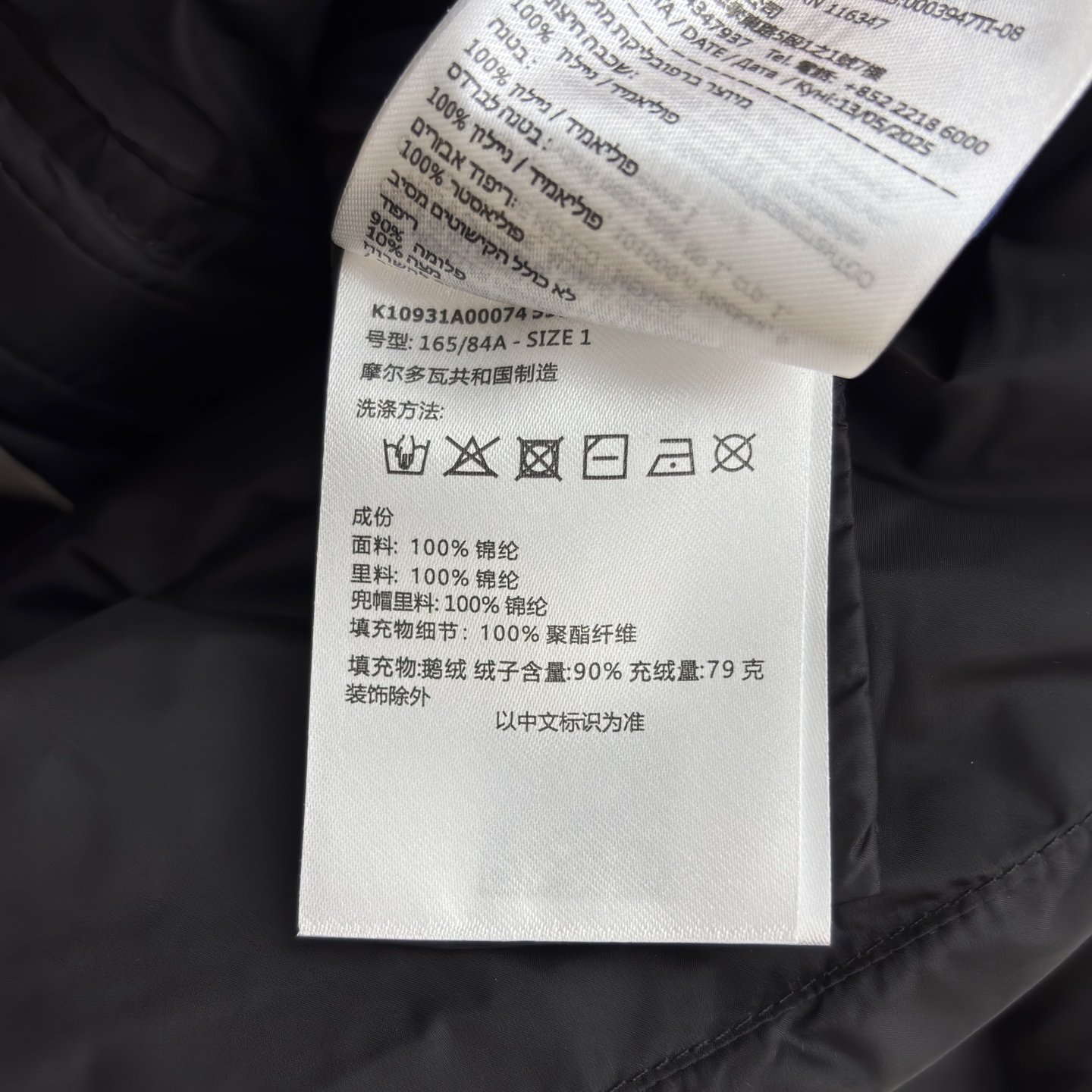 Mo立领连帽羽绒 简约横条绗缝搭配连帽设计 羽绒填充轻盈锁温~奶杏温柔 黑色利落 两侧拉链口袋实用又精致