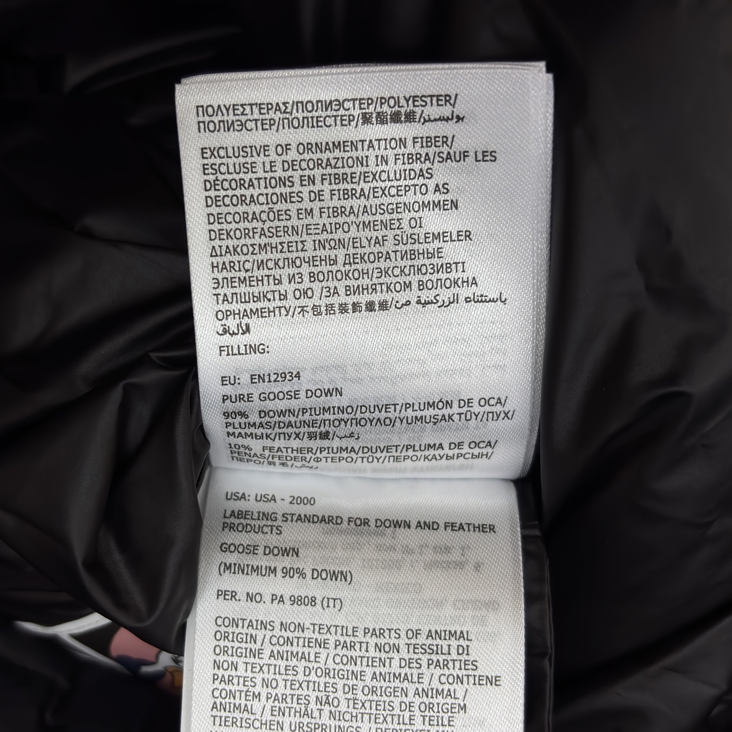 Mo连帽收腰长款羽绒服 冬日松弛感 连帽收腰把慵懒和利落捏得刚好~冷天出门也能时髦不臃肿 低调高级的氛围