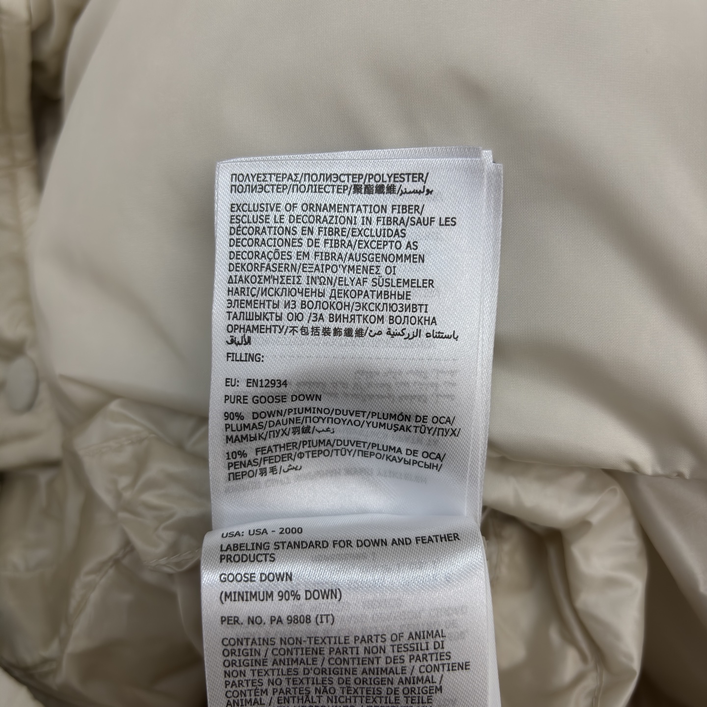 Mo连帽收腰长款羽绒服 冬日松弛感 连帽收腰把慵懒和利落捏得刚好~冷天出门也能时髦不臃肿 低调高级的氛围