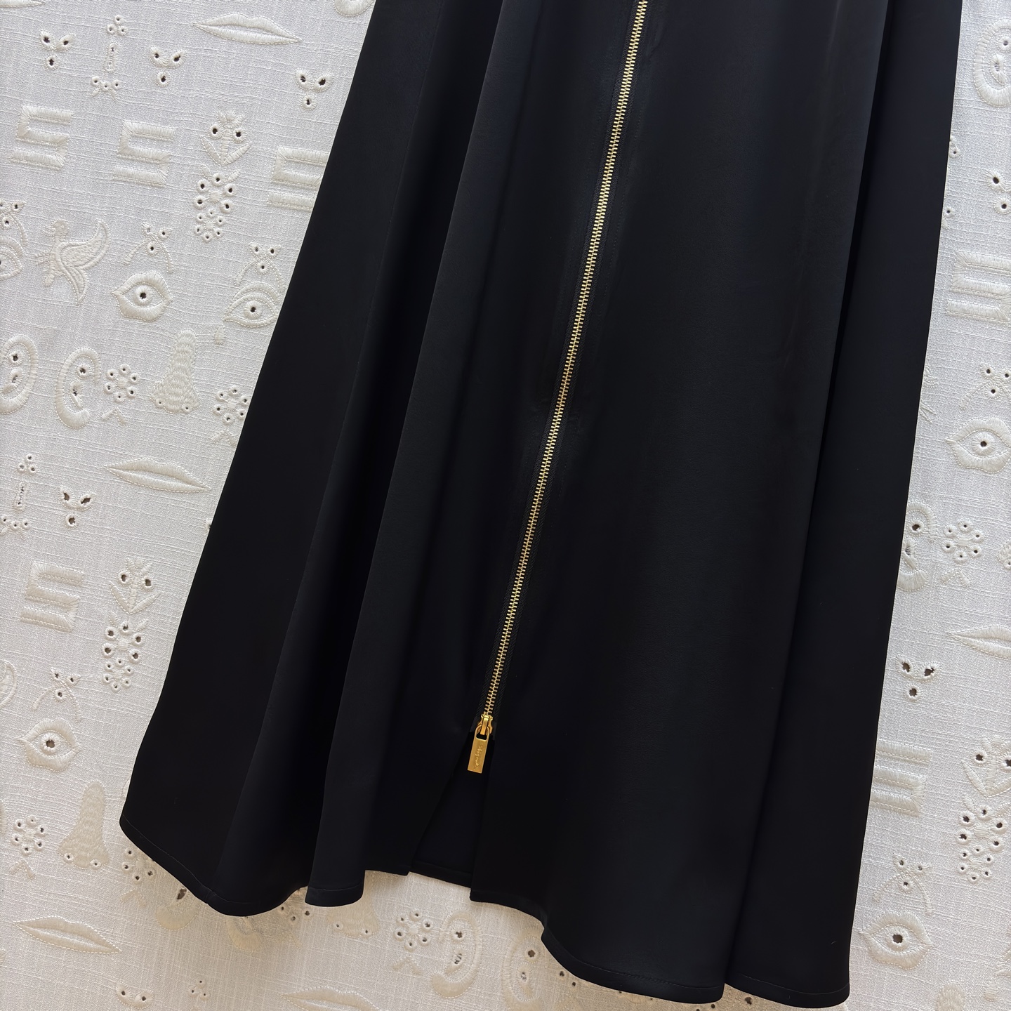 Sch 26新款 恶魔之眼金属藤蔓攀上肩带连衣裙 黑金拉链划开沉寂 超级惊艳的神仙裙子 开模异眼肩带点缀