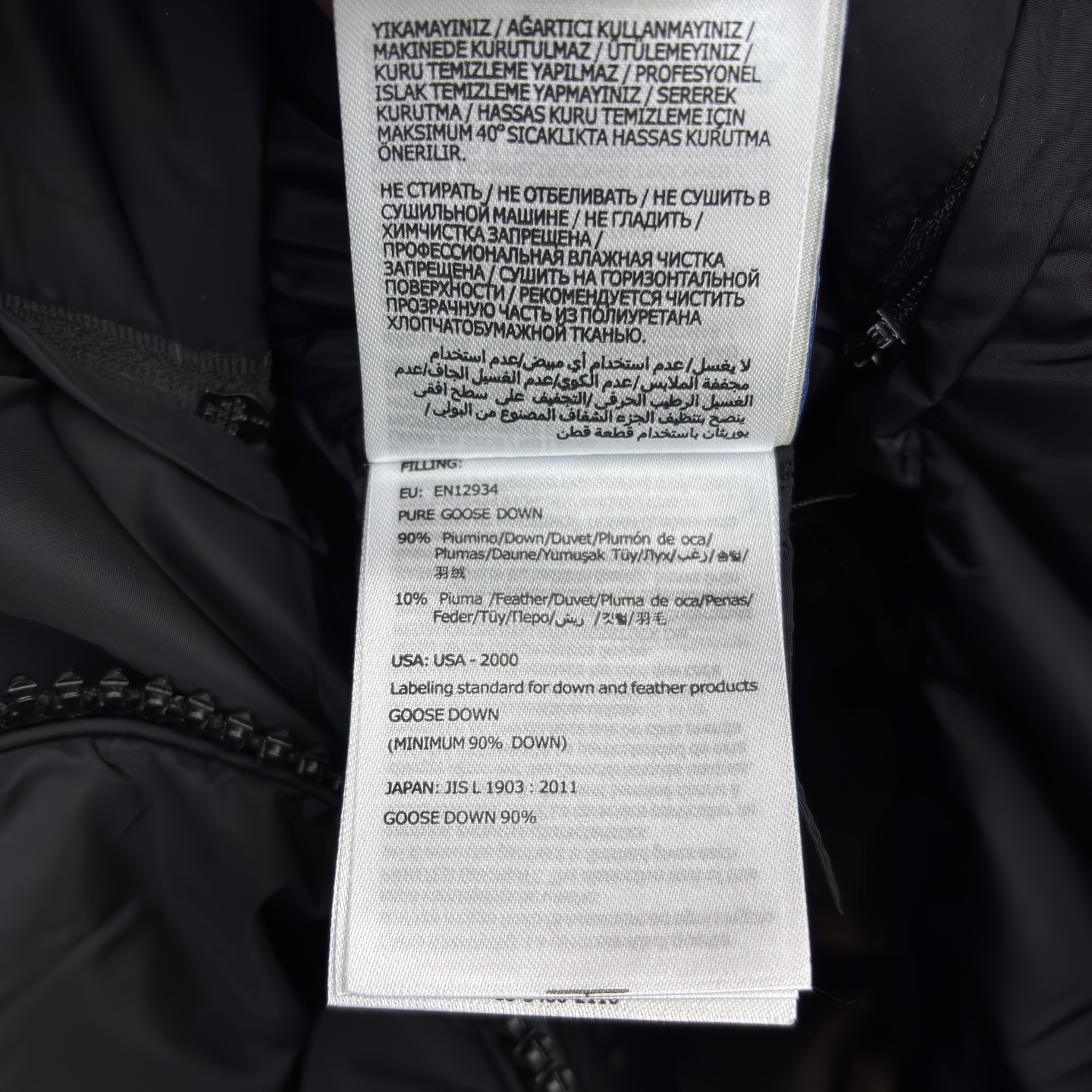 Mo狐狸毛领羽绒服 可拆卸毛领 奶白温柔似冬日软糖 纯黑酷飒像夜雪披风 大毛领裹满蓬松暖意 长款裹到脚踝