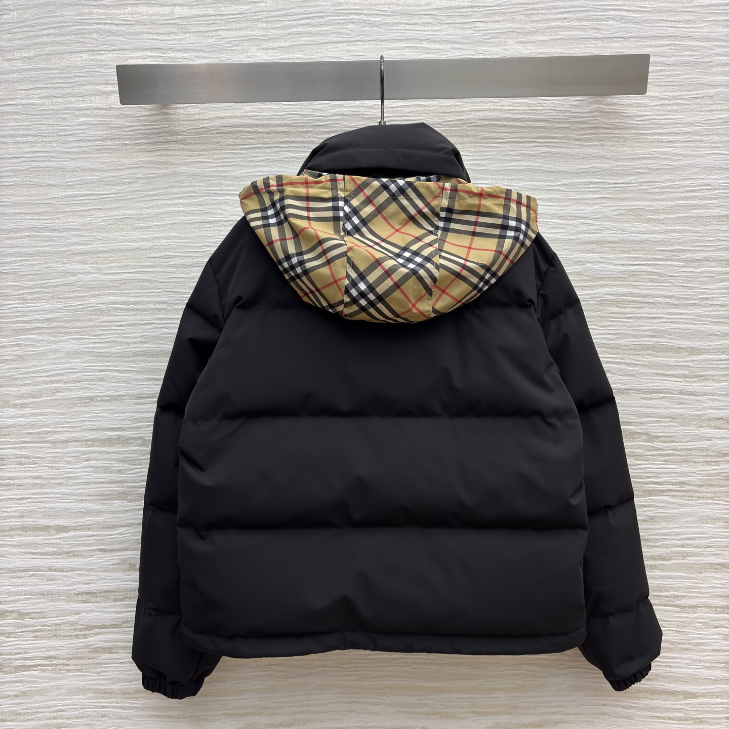 Bur经典格连帽鹅绒羽绒服 男女同款 自带松弛感 经典黑色拼接格纹 保暖又耐看 鹅绒填充锁温抗寒 简约版