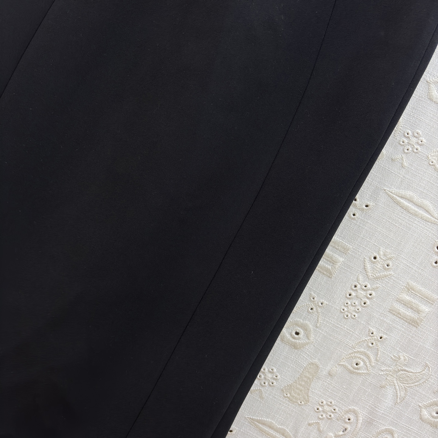 Sch 26新款 尺码刺绣套装 太戳职场精致感了 短款西装利落显比例 金属字母装饰自带贵气 搭配同系列包