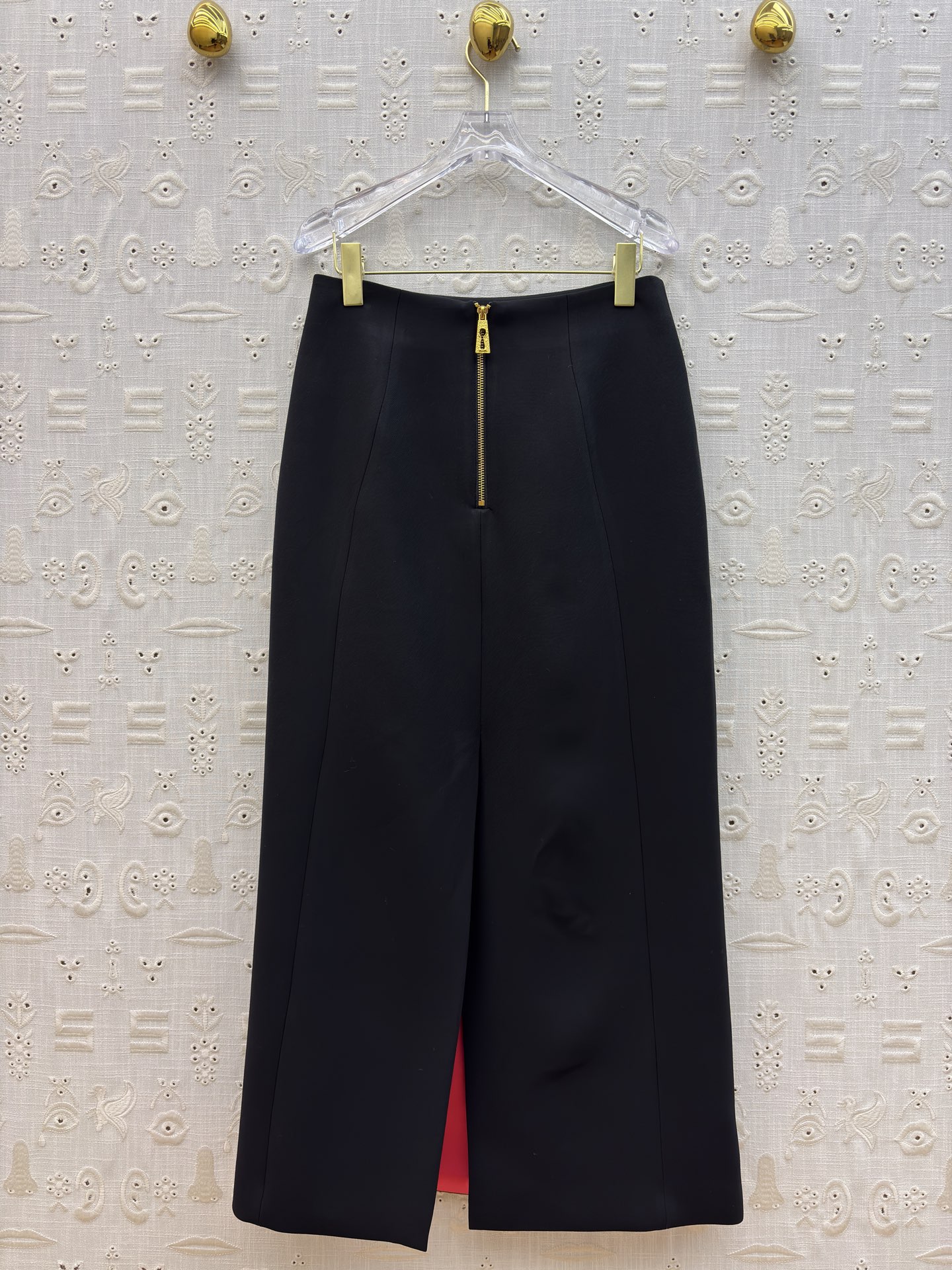 Sch 26新款 尺码刺绣套装 太戳职场精致感了 短款西装利落显比例 金属字母装饰自带贵气 搭配同系列包