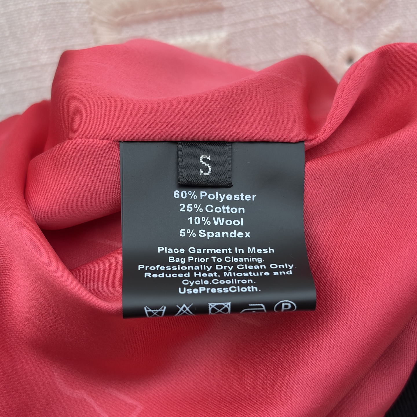 Sch 26新款 尺码刺绣套装 太戳职场精致感了 短款西装利落显比例 金属字母装饰自带贵气 搭配同系列包