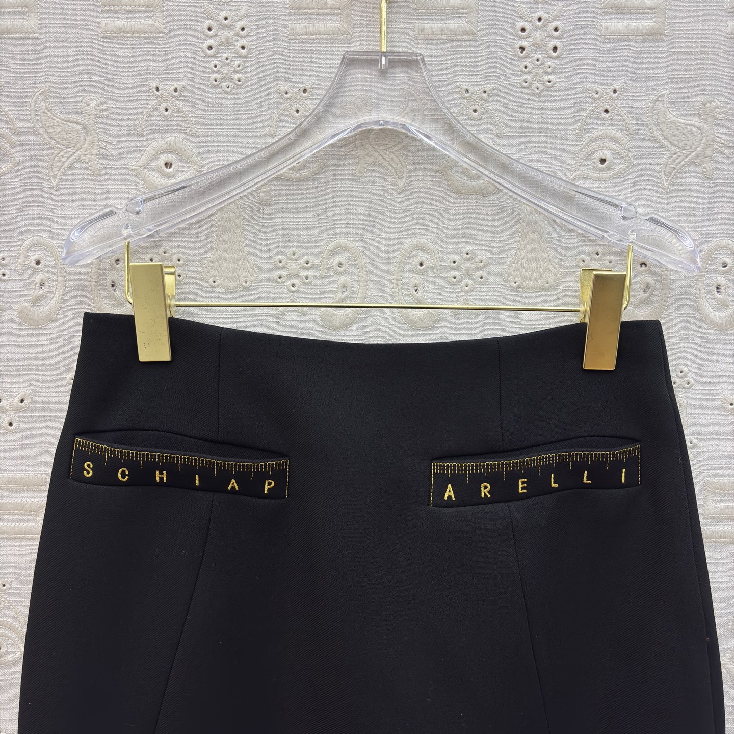 Sch 26新款 尺码刺绣套装 太戳职场精致感了 短款西装利落显比例 金属字母装饰自带贵气 搭配同系列包