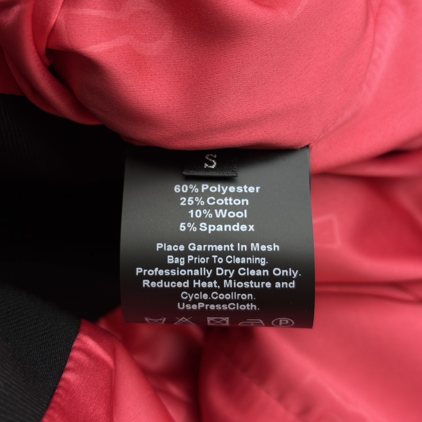 Sch 26新款 尺码刺绣套装 太戳职场精致感了 短款西装利落显比例 金属字母装饰自带贵气 搭配同系列包