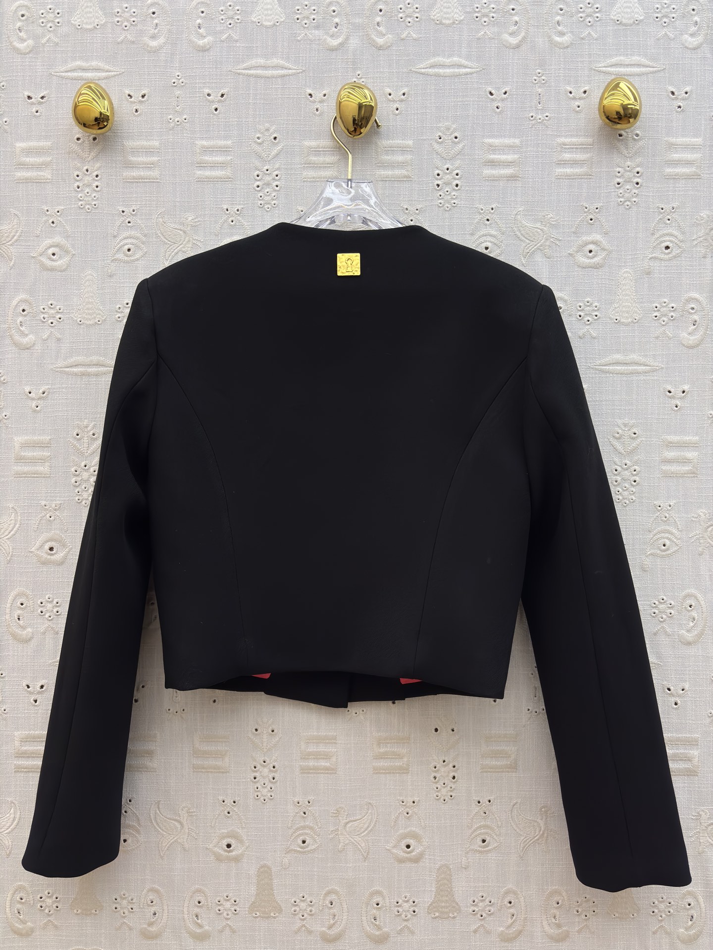 Sch 26新款 尺码刺绣套装 太戳职场精致感了 短款西装利落显比例 金属字母装饰自带贵气 搭配同系列包