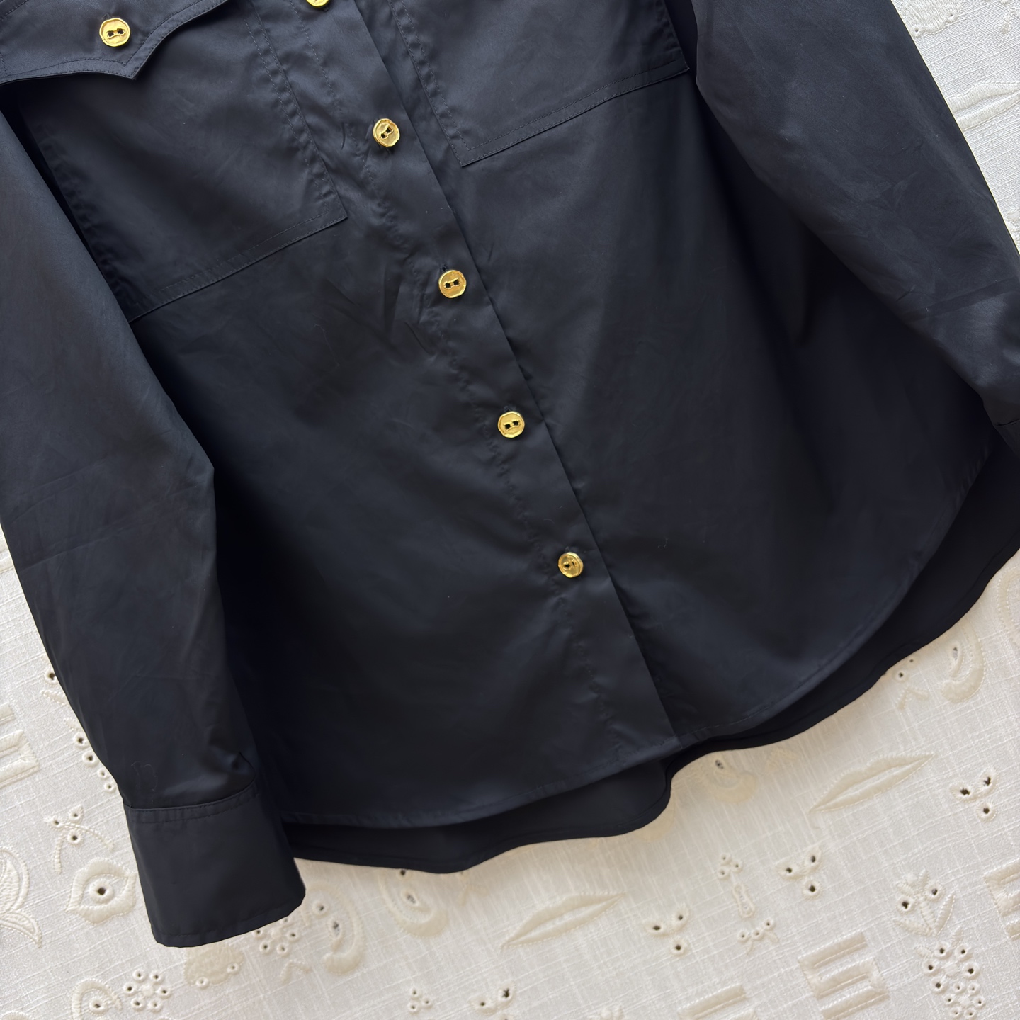 Sch家 26新款 金属扣翻领衬衫 定制面料高级有质感 双口袋装饰 上身舒适随性完全不挑身材 任何身型都