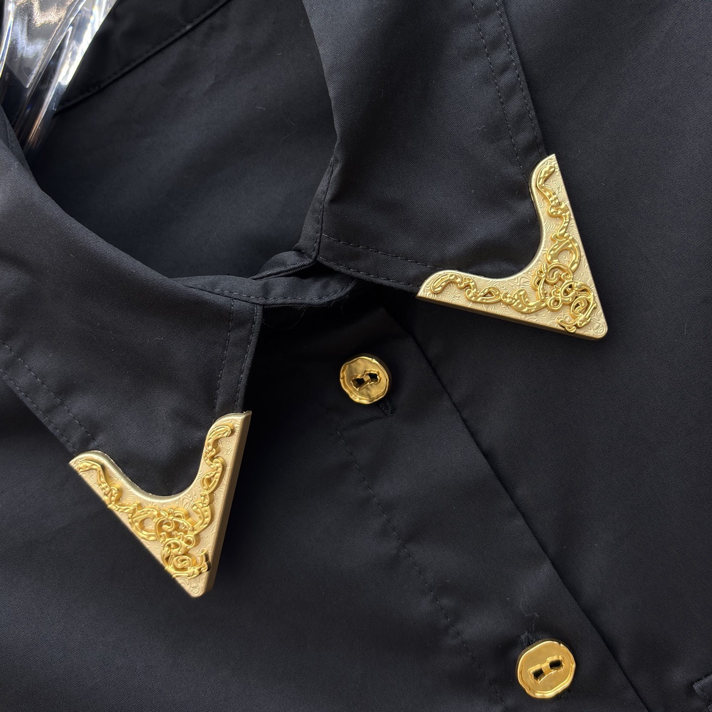 Sch家 26新款 金属扣翻领衬衫 定制面料高级有质感 双口袋装饰 上身舒适随性完全不挑身材 任何身型都