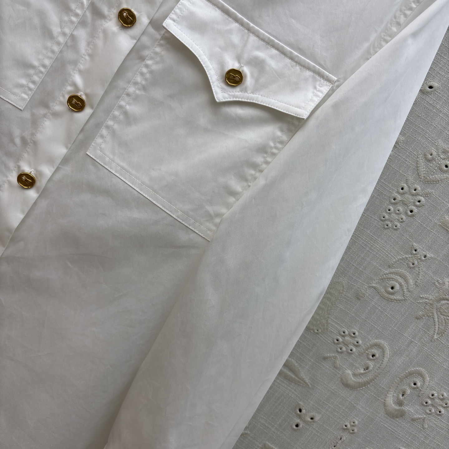 Sch家 26新款 金属扣翻领衬衫 定制面料高级有质感 双口袋装饰 上身舒适随性完全不挑身材 任何身型都