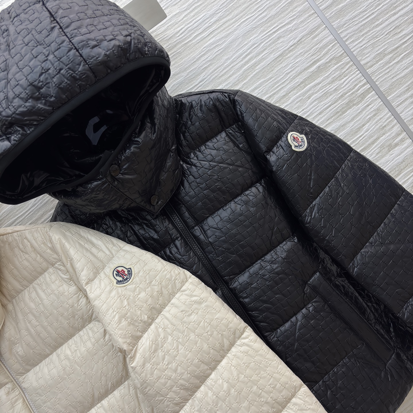 Mo家 25秋冬新款 格纹连帽羽绒服 连帽立领设计 暗纹拉链巨显高级 通身暗纹格点缀 上身减龄少女感拉满