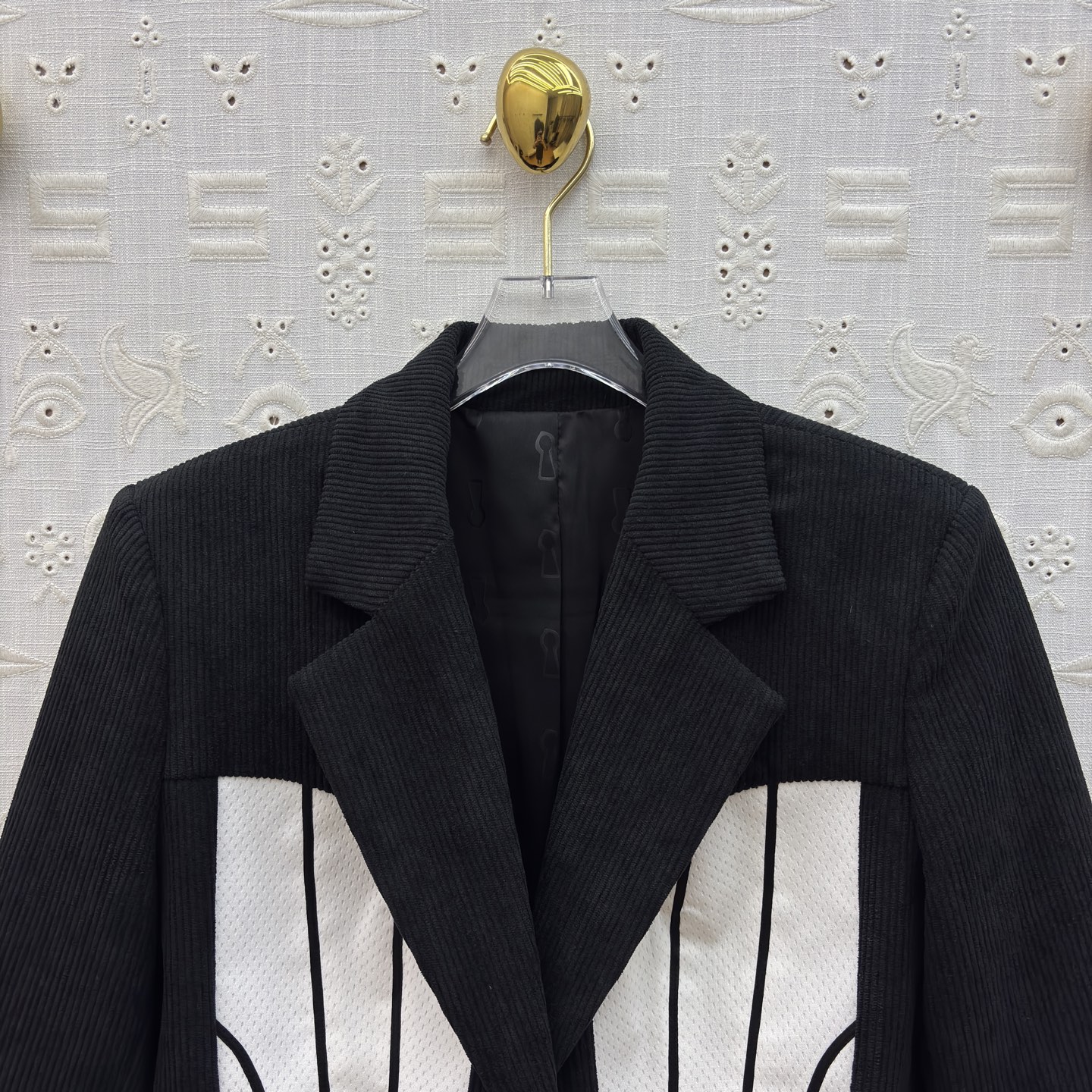 Sch 26新款 灯芯绒西装外套 把复古灯芯绒和“小蛮腰”设计 柔软舒适 复古灯芯绒材质 拼接撞色小蛮腰