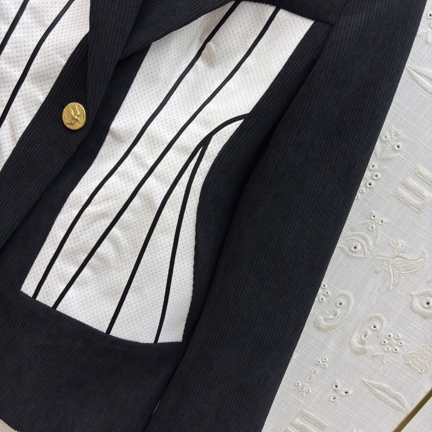 Sch 26新款 灯芯绒西装外套 把复古灯芯绒和“小蛮腰”设计 柔软舒适 复古灯芯绒材质 拼接撞色小蛮腰