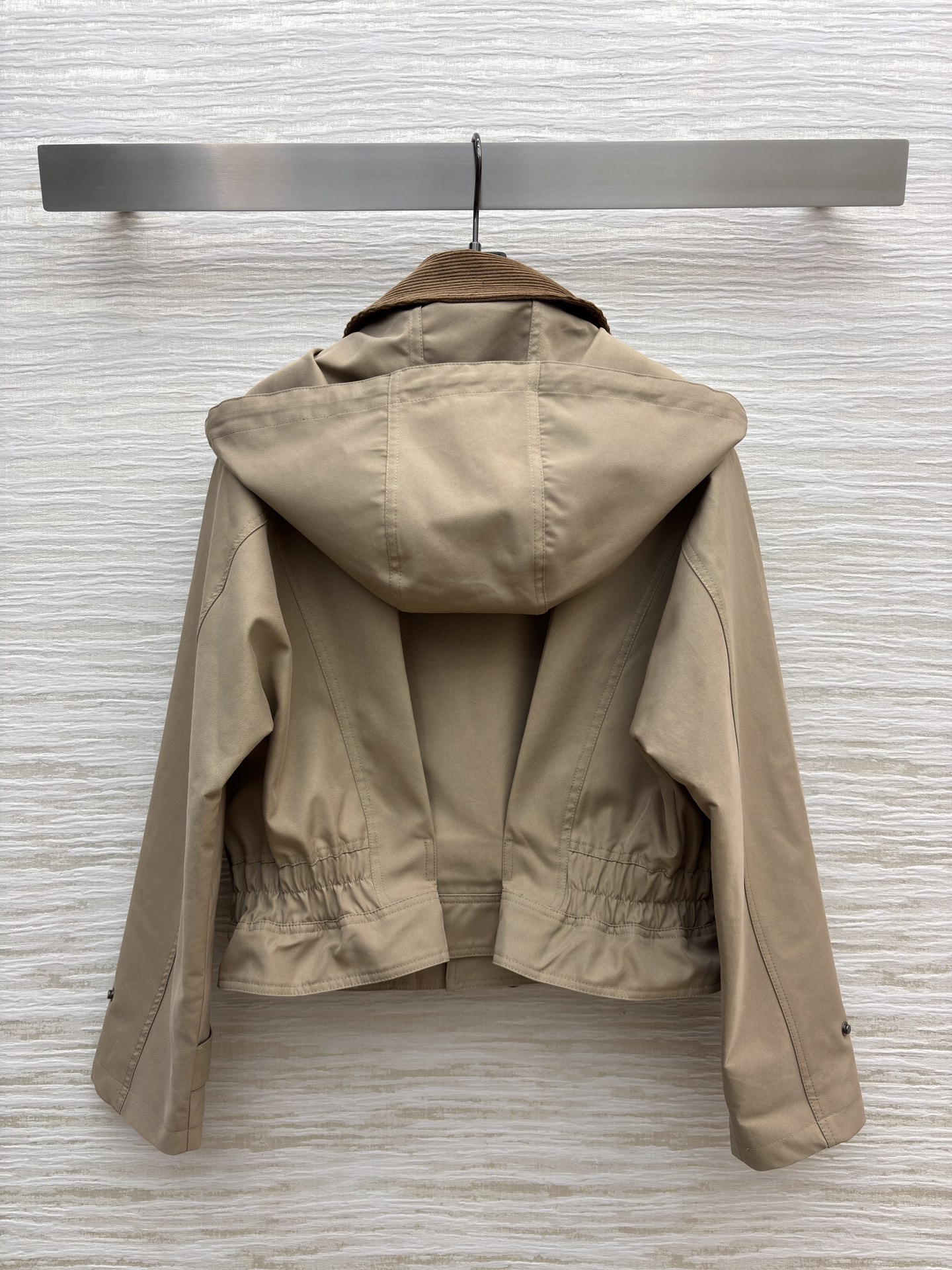 FD25系列 连帽风衣外套 灯芯绒翻领 双条拉链门禁设计 风衣和工装的缠绵 灯芯绒领像旧时光的温度 兜住